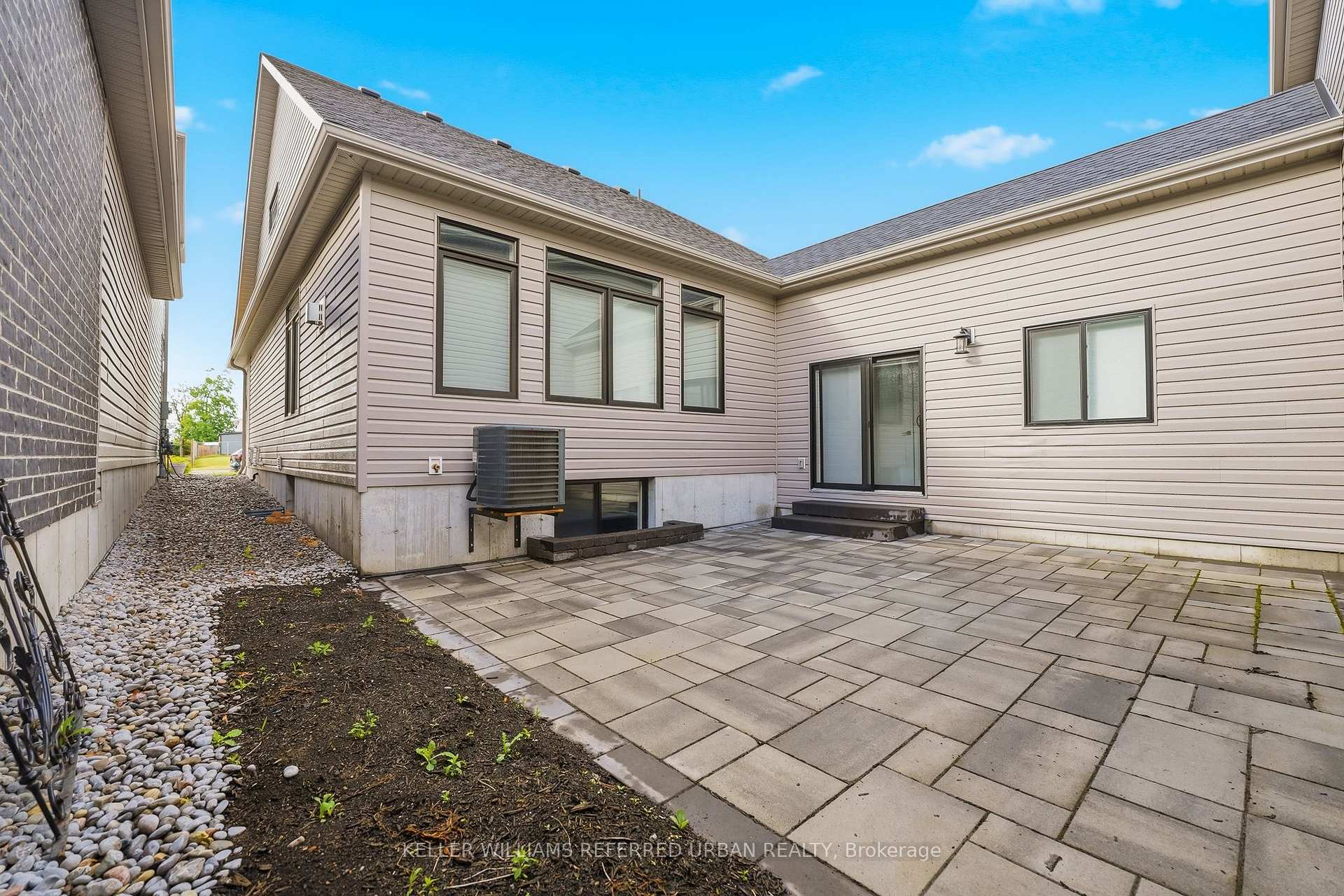 Photo 3 of Unit B, 70 Riverstone Way, Belleville, Thurlow Ward — HOMEH