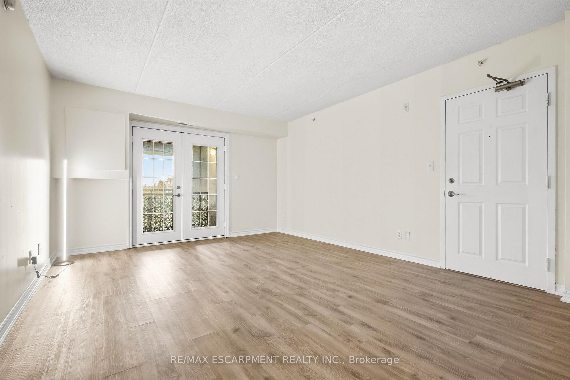 Photo 3 of Unit 306, 2055 Appleby Line, Burlington, Uptown — HOMEH