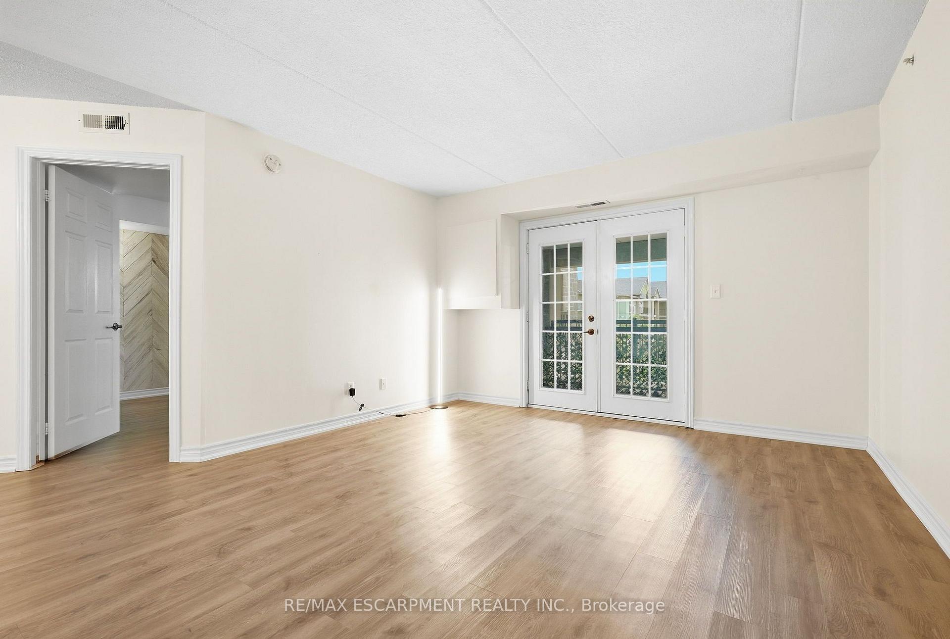 Photo 4 of Unit 306, 2055 Appleby Line, Burlington, Uptown — HOMEH