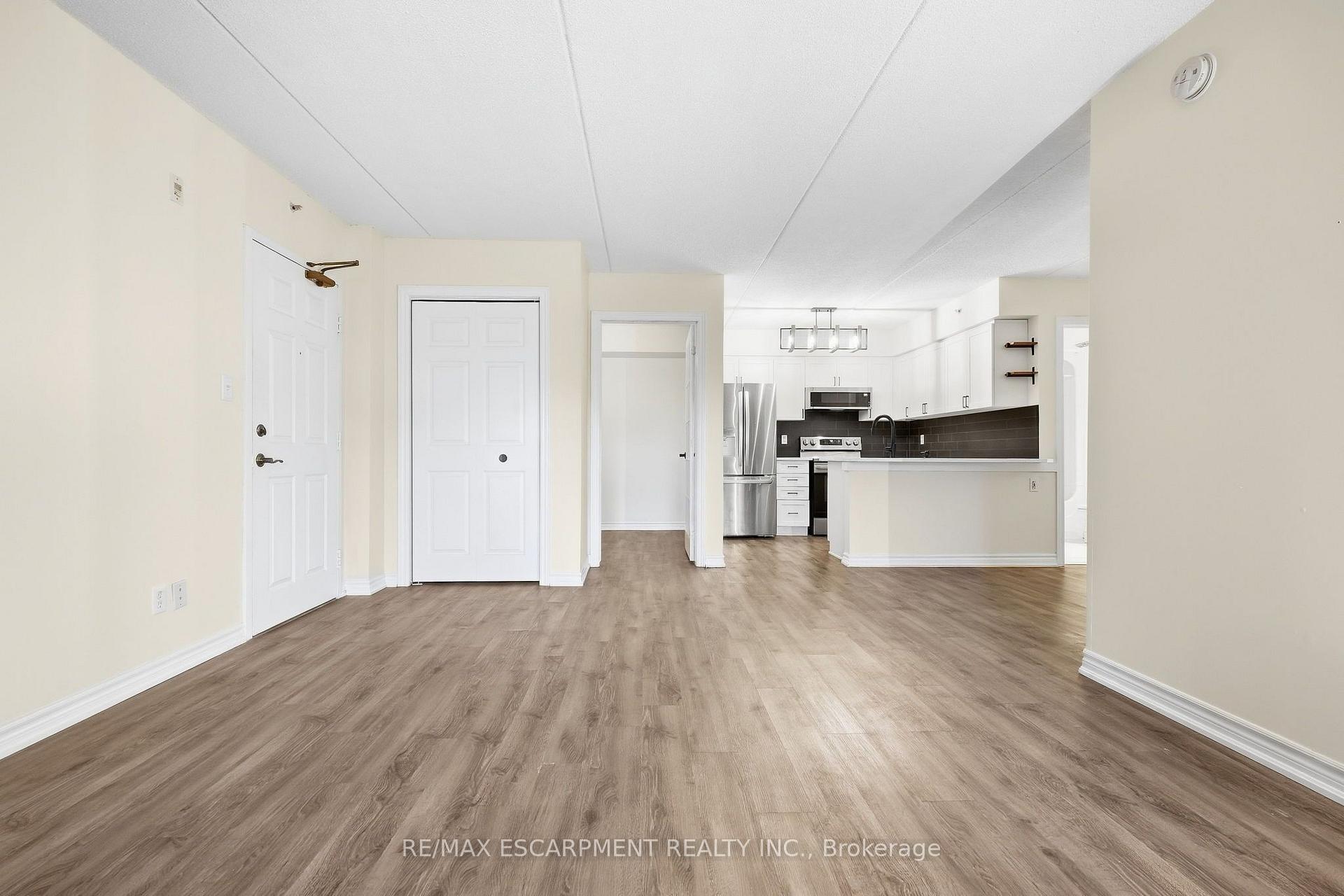 Photo 5 of Unit 306, 2055 Appleby Line, Burlington, Uptown — HOMEH
