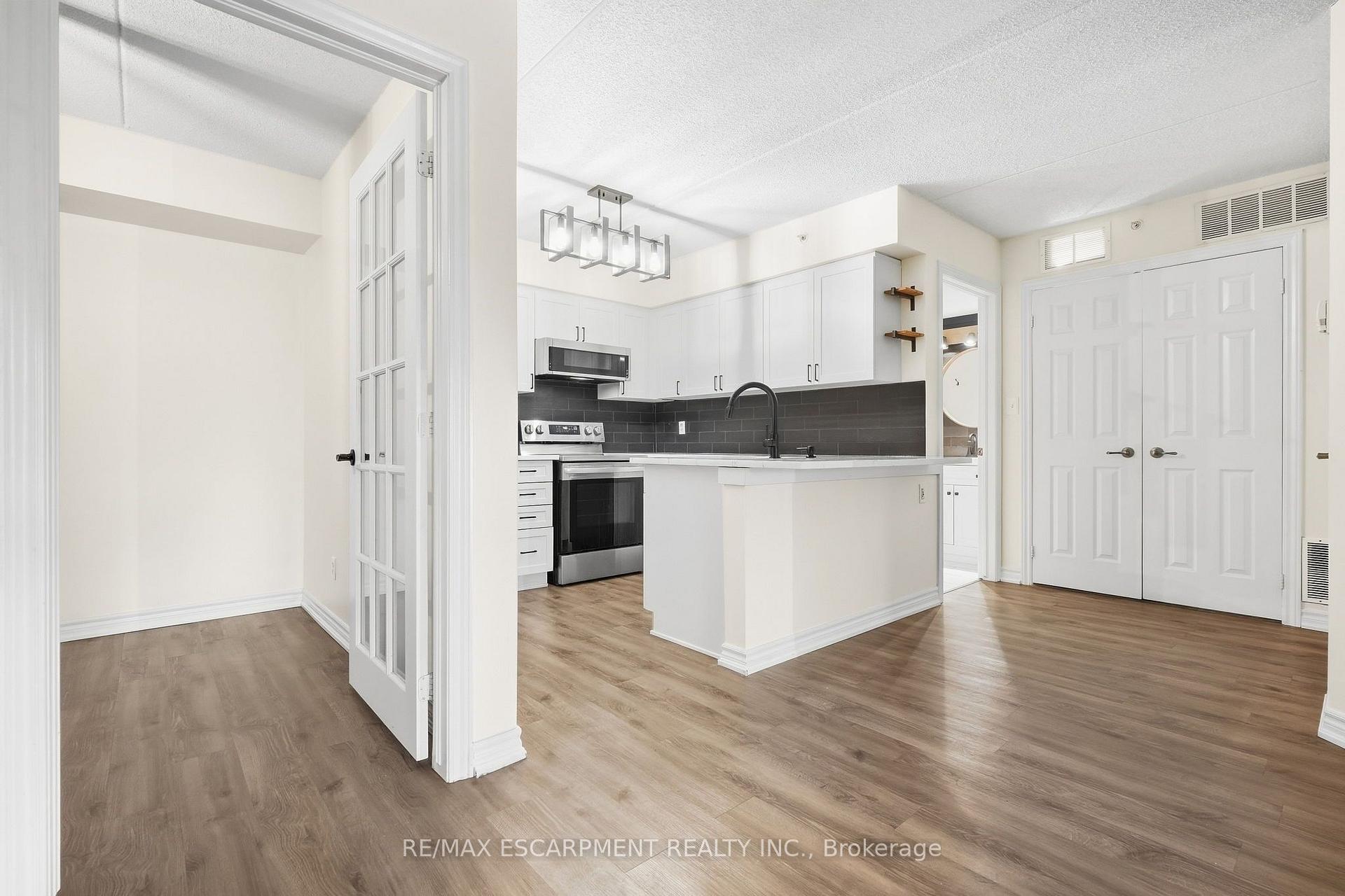 Photo 6 of Unit 306, 2055 Appleby Line, Burlington, Uptown — HOMEH
