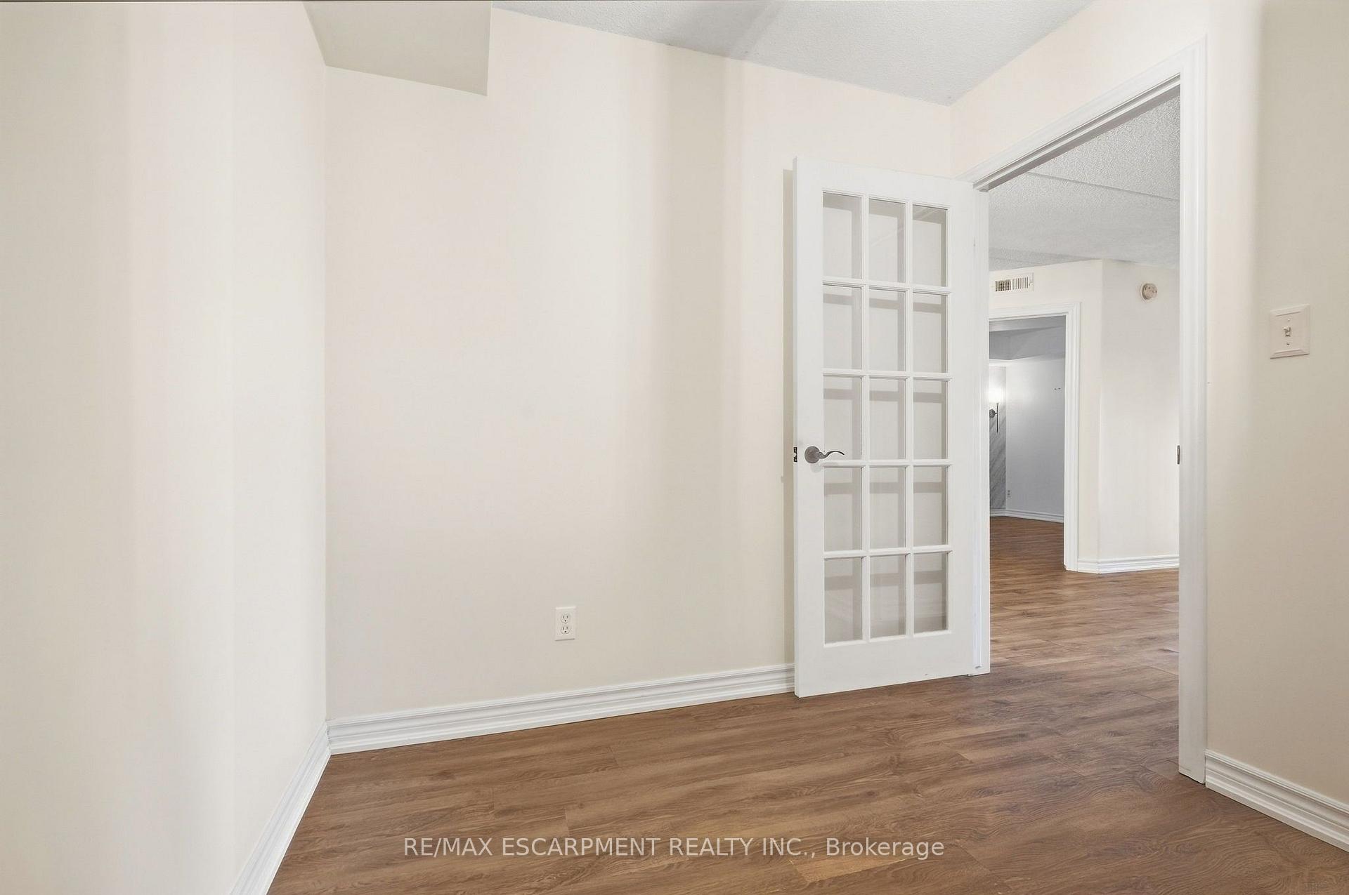 Photo 9 of Unit 306, 2055 Appleby Line, Burlington, Uptown — HOMEH