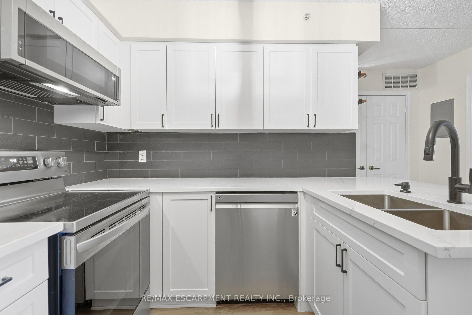 Photo 12 of Unit 306, 2055 Appleby Line, Burlington, Uptown — HOMEH