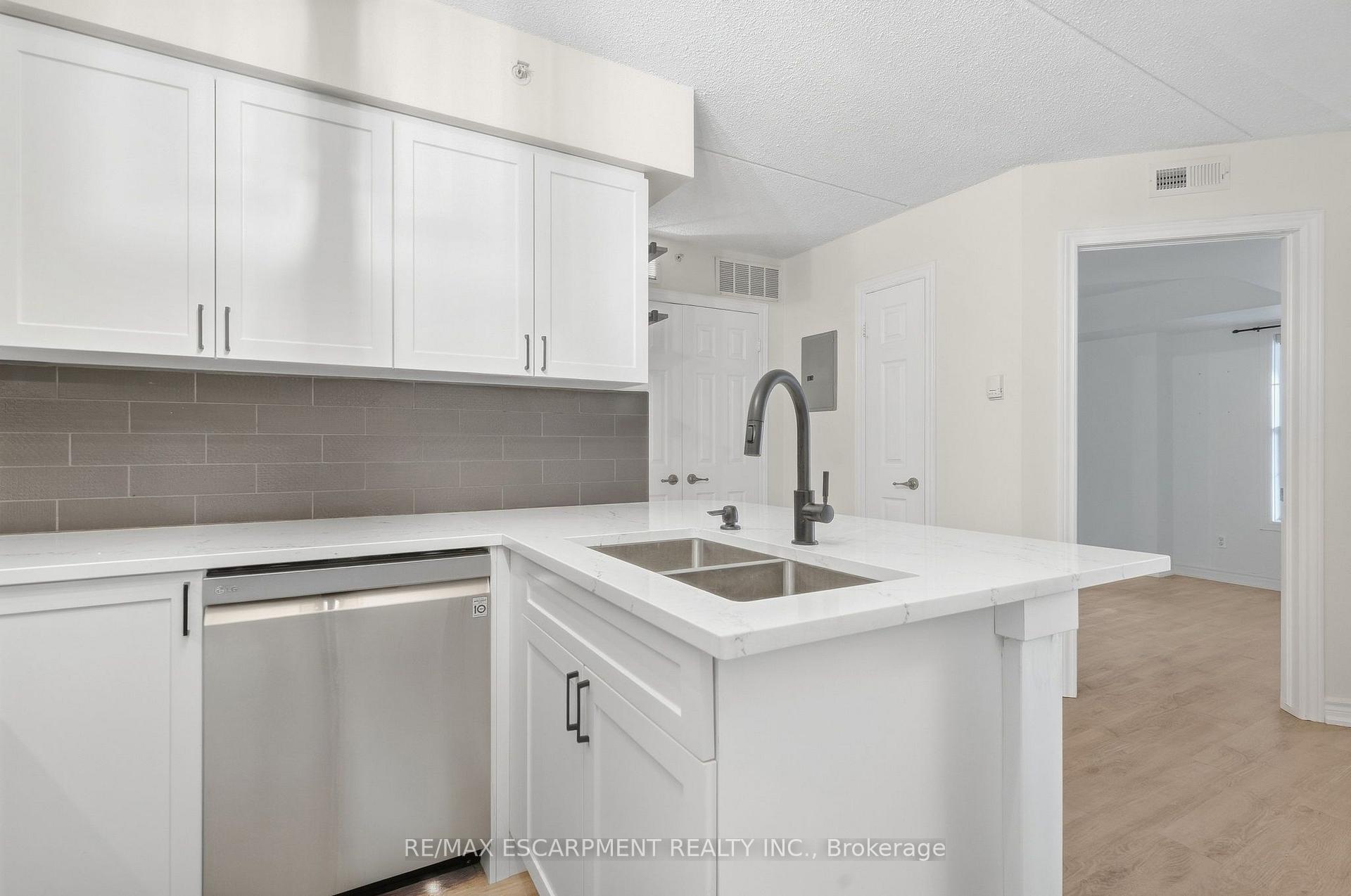 Photo 13 of Unit 306, 2055 Appleby Line, Burlington, Uptown — HOMEH