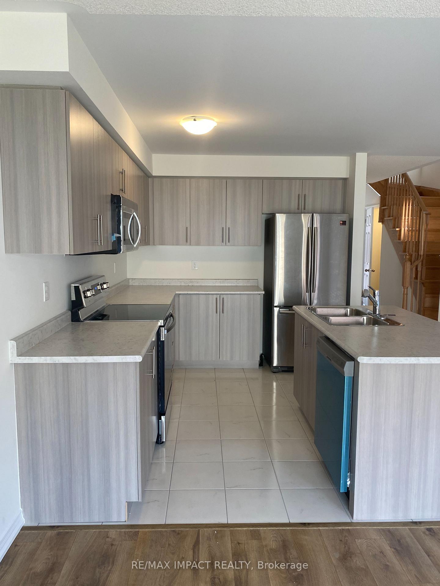 Photo 3 of 144 Ice Palace Crescent, Oshawa, Windfields — HOMEH