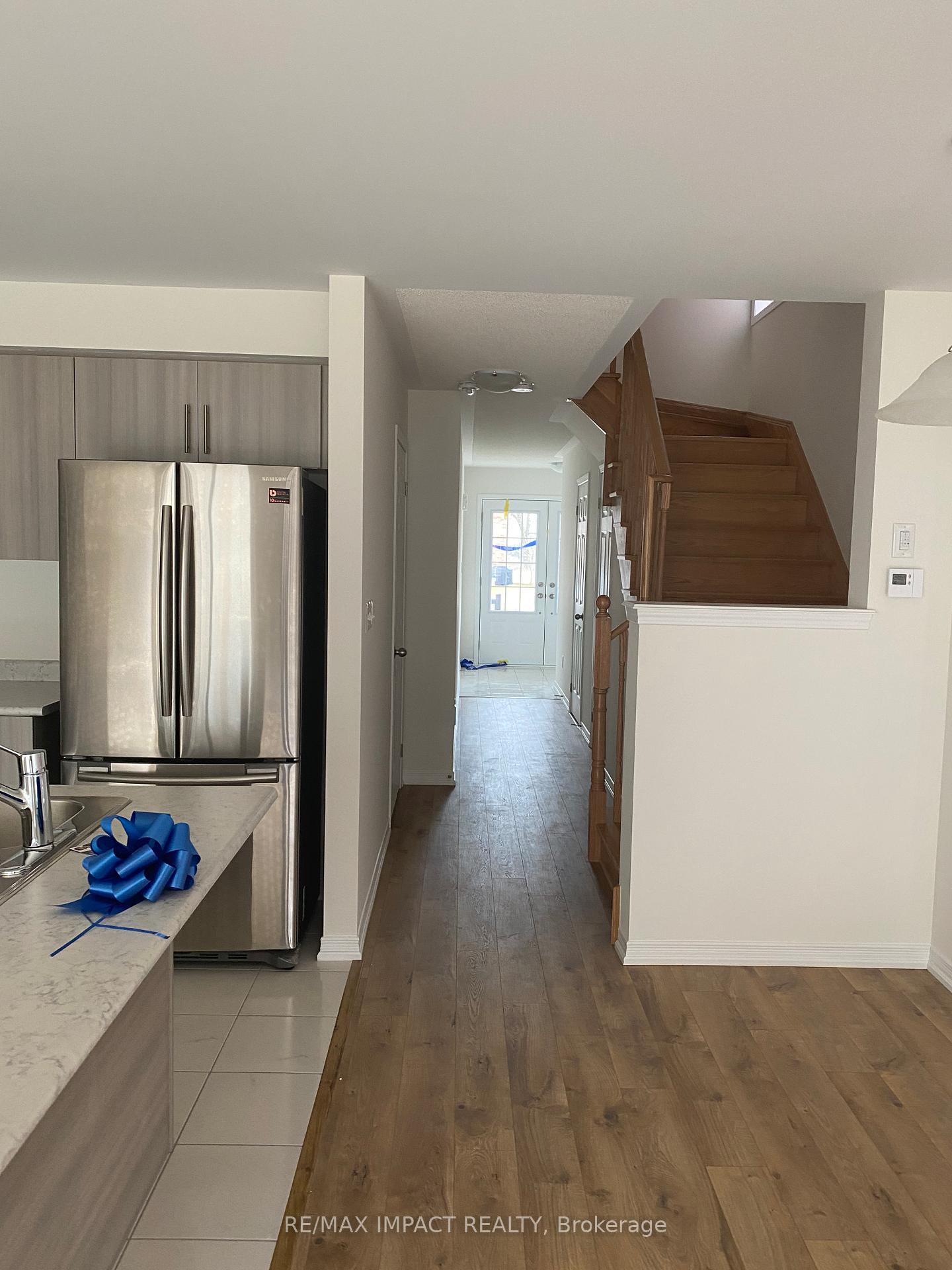 Photo 4 of 144 Ice Palace Crescent, Oshawa, Windfields — HOMEH