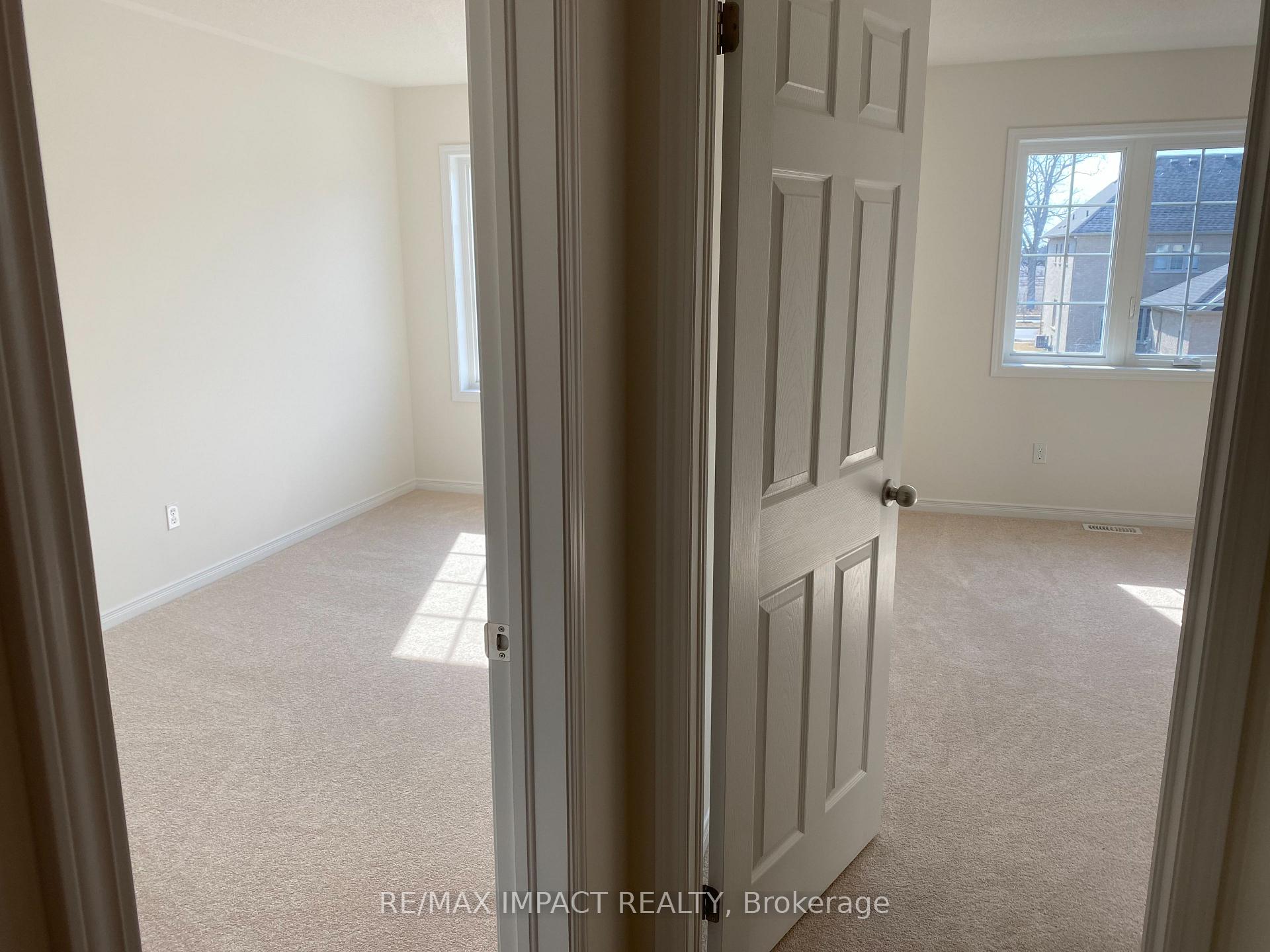 Photo 11 of 144 Ice Palace Crescent, Oshawa, Windfields — HOMEH