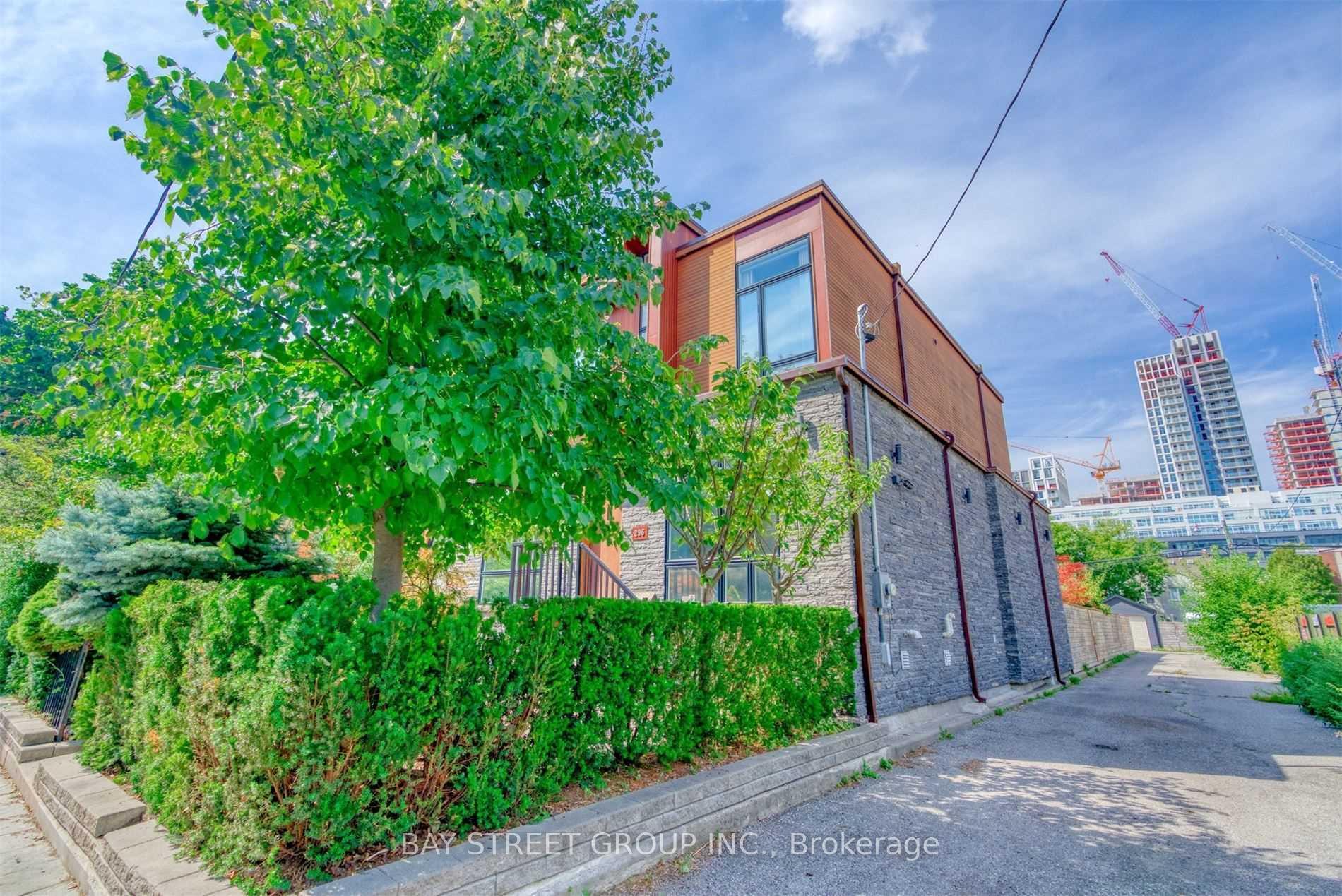 Photo 3 of 296 Borden Street, Toronto, University — HOMEH