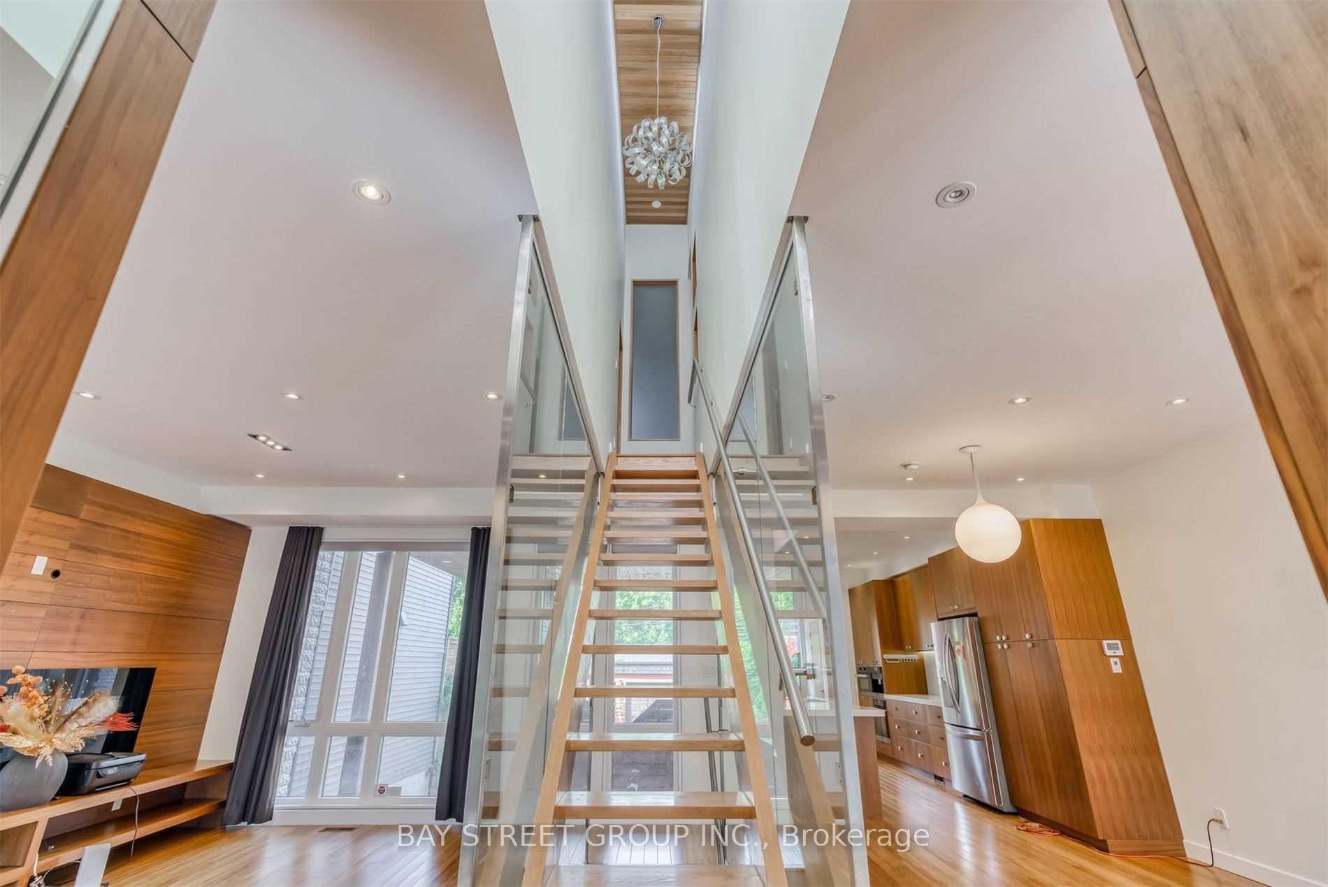 Photo 4 of 296 Borden Street, Toronto, University — HOMEH