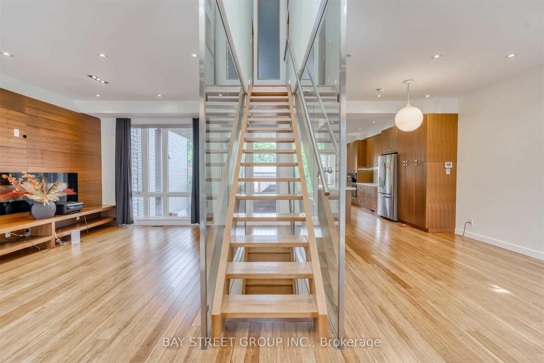 Photo 5 of 296 Borden Street, Toronto, University — HOMEH