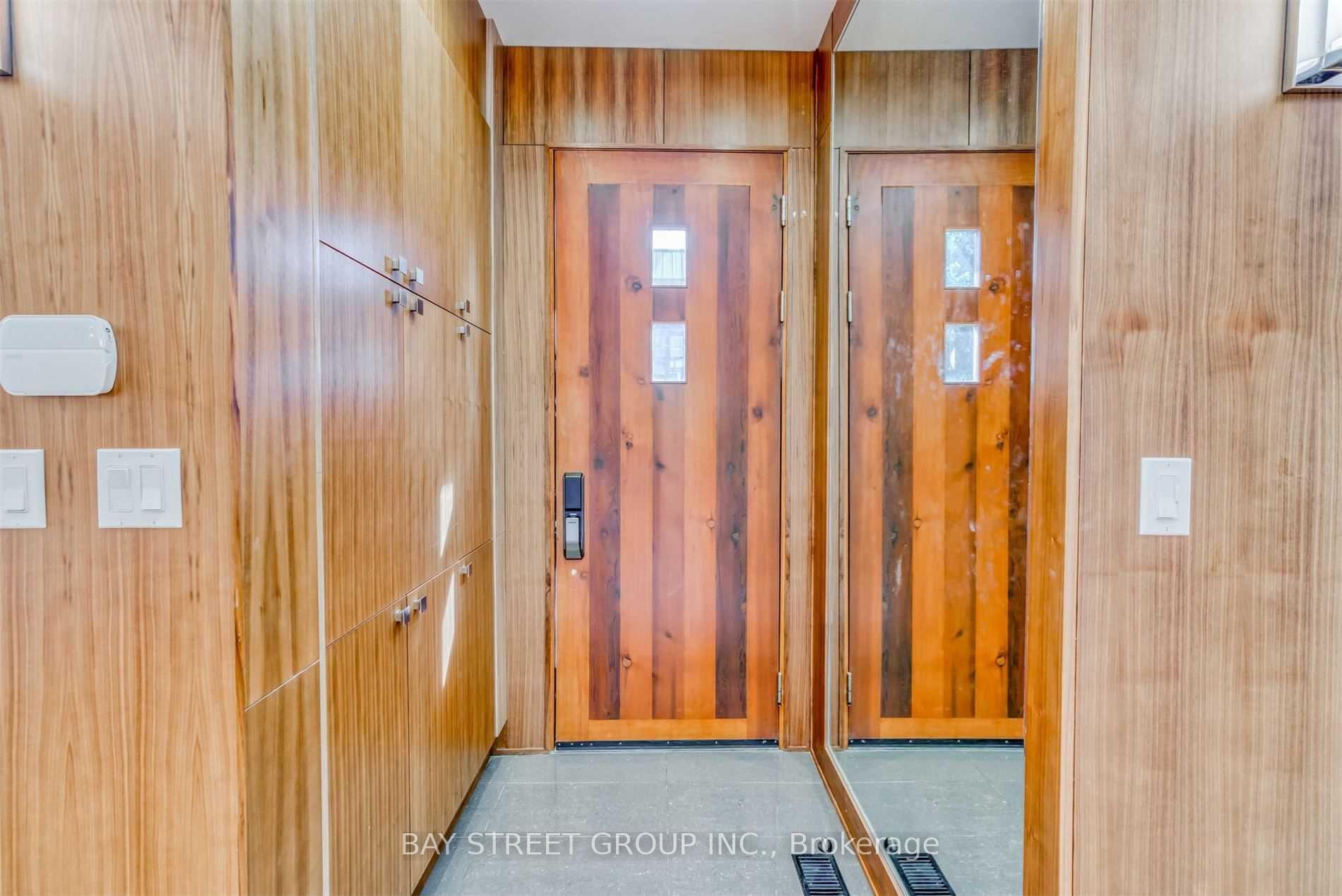 Photo 6 of 296 Borden Street, Toronto, University — HOMEH