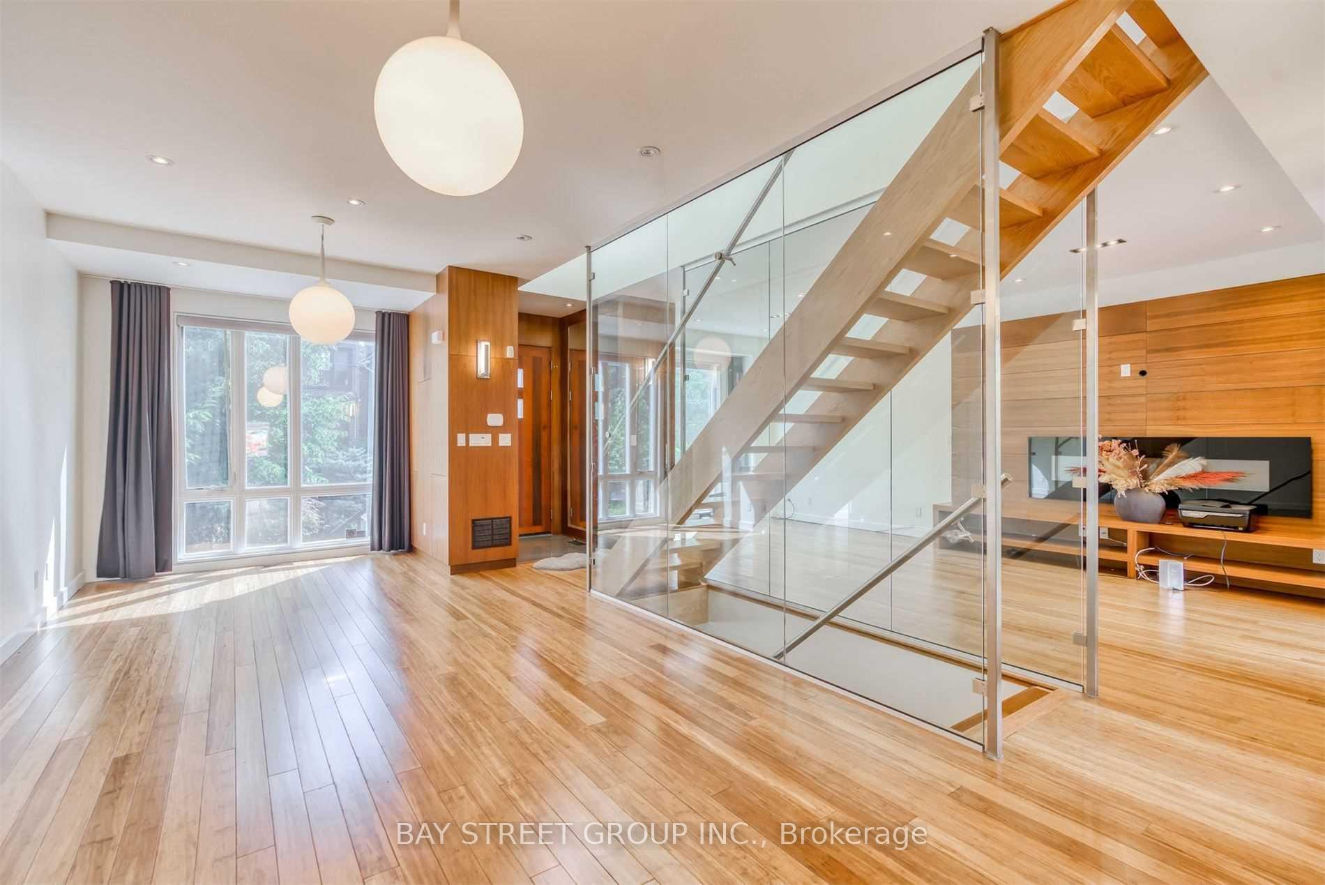 Photo 8 of 296 Borden Street, Toronto, University — HOMEH