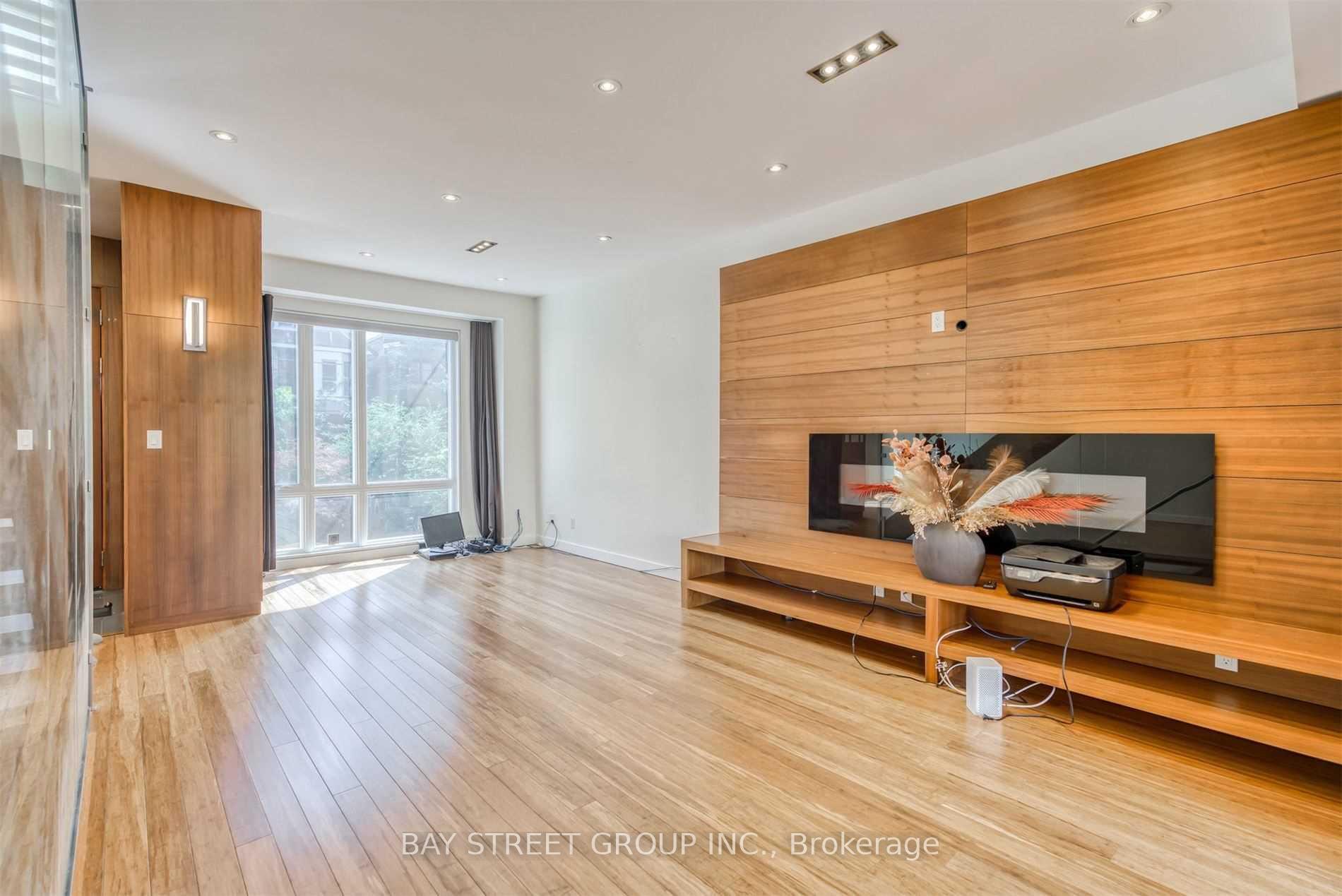Photo 9 of 296 Borden Street, Toronto, University — HOMEH