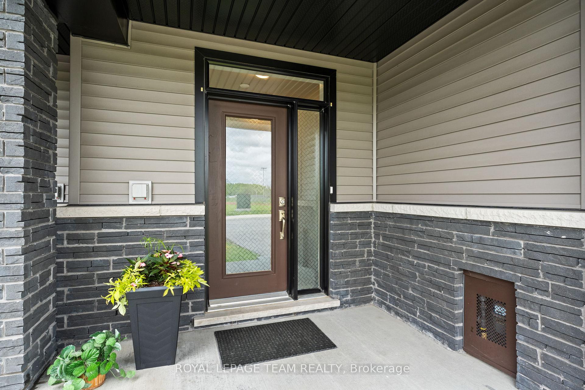 Photo 4 of 45 Finglas Court, Ottawa, Barrhaven - Half Moon Bay — HOMEH
