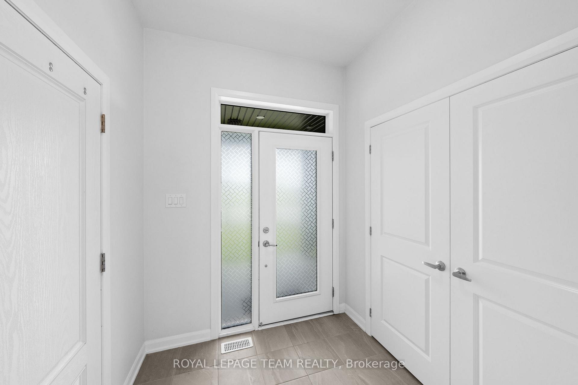 Photo 5 of 45 Finglas Court, Ottawa, Barrhaven - Half Moon Bay — HOMEH
