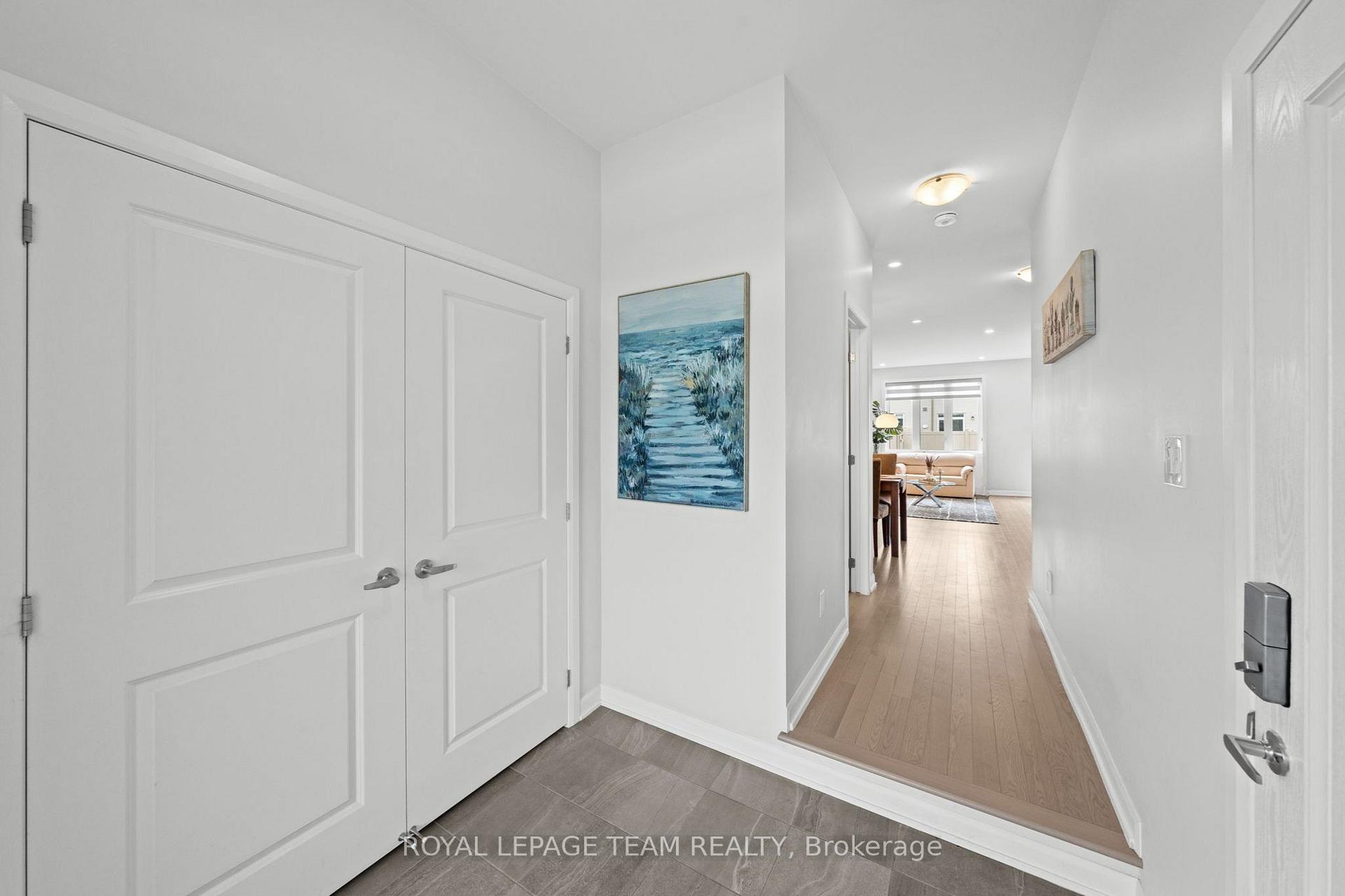 Photo 6 of 45 Finglas Court, Ottawa, Barrhaven - Half Moon Bay — HOMEH