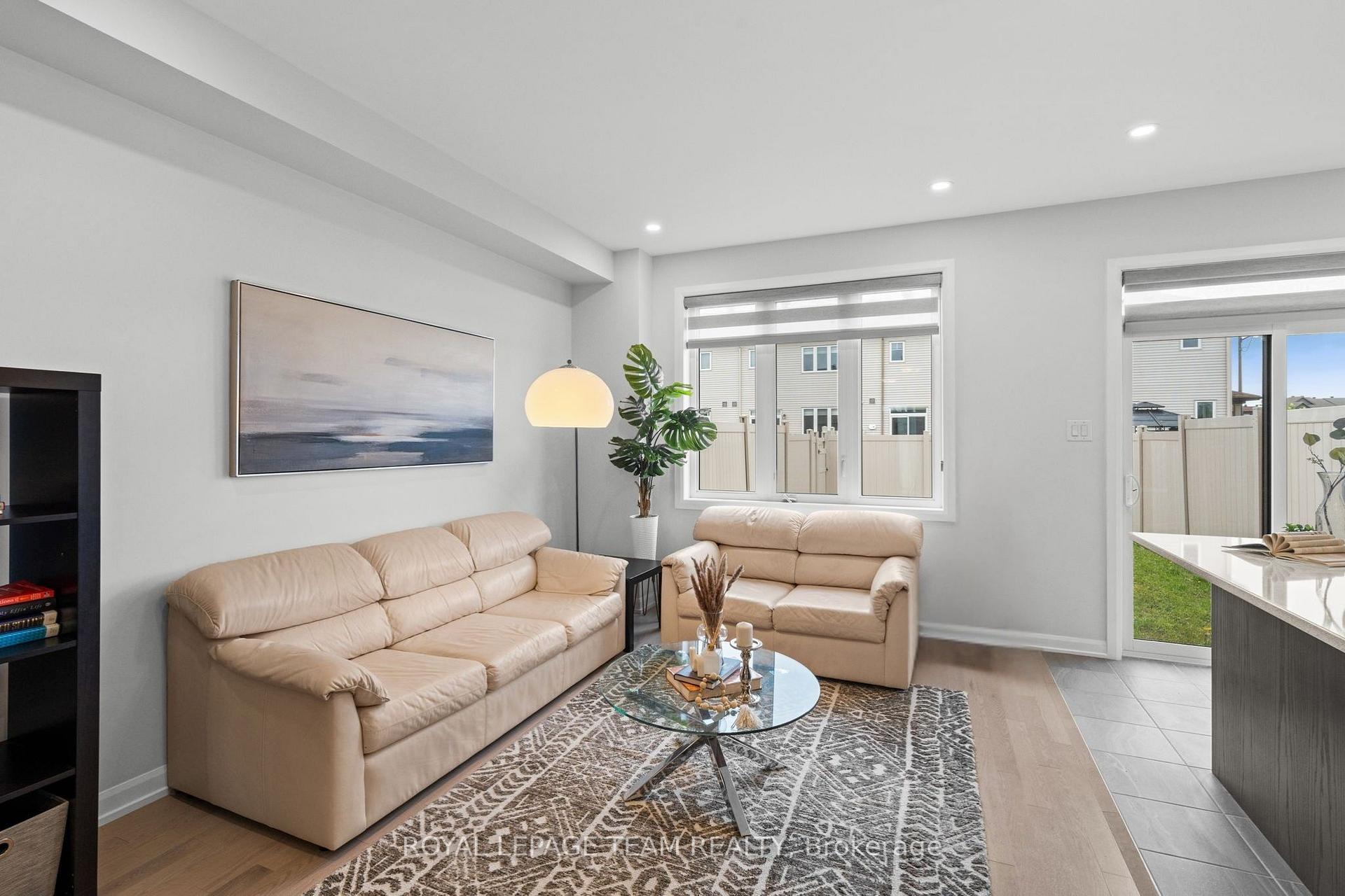 Photo 11 of 45 Finglas Court, Ottawa, Barrhaven - Half Moon Bay — HOMEH