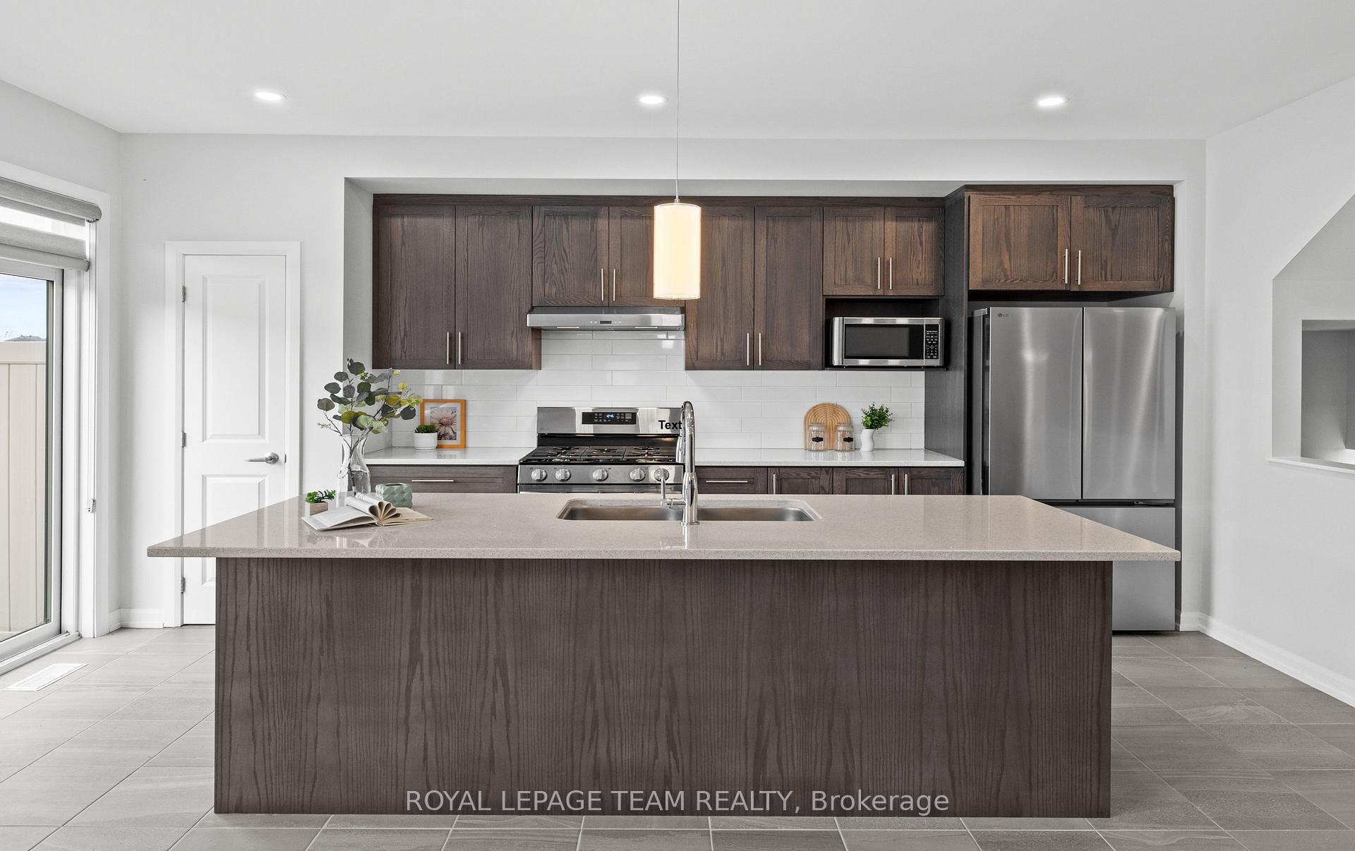 Photo 13 of 45 Finglas Court, Ottawa, Barrhaven - Half Moon Bay — HOMEH