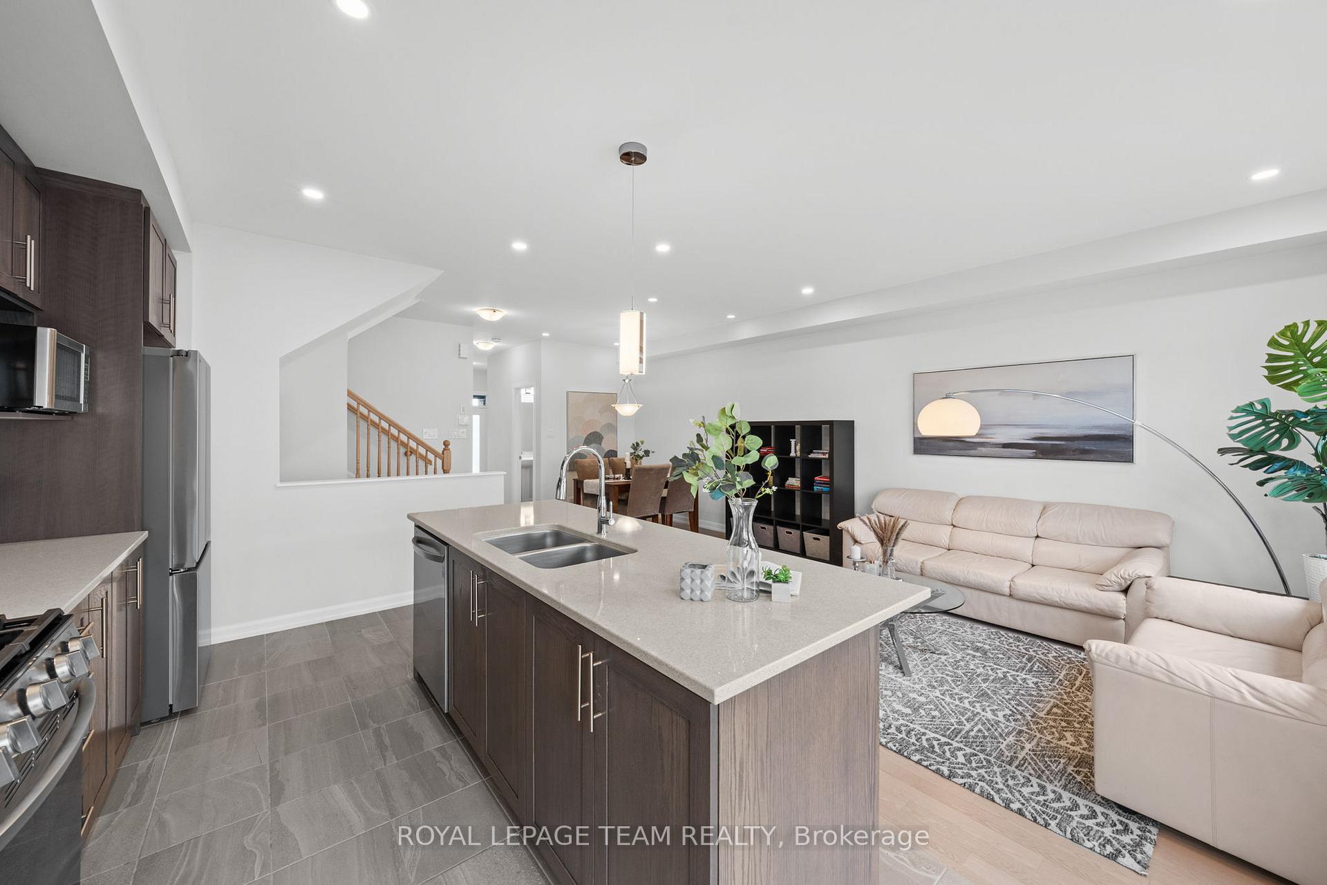 Photo 15 of 45 Finglas Court, Ottawa, Barrhaven - Half Moon Bay — HOMEH