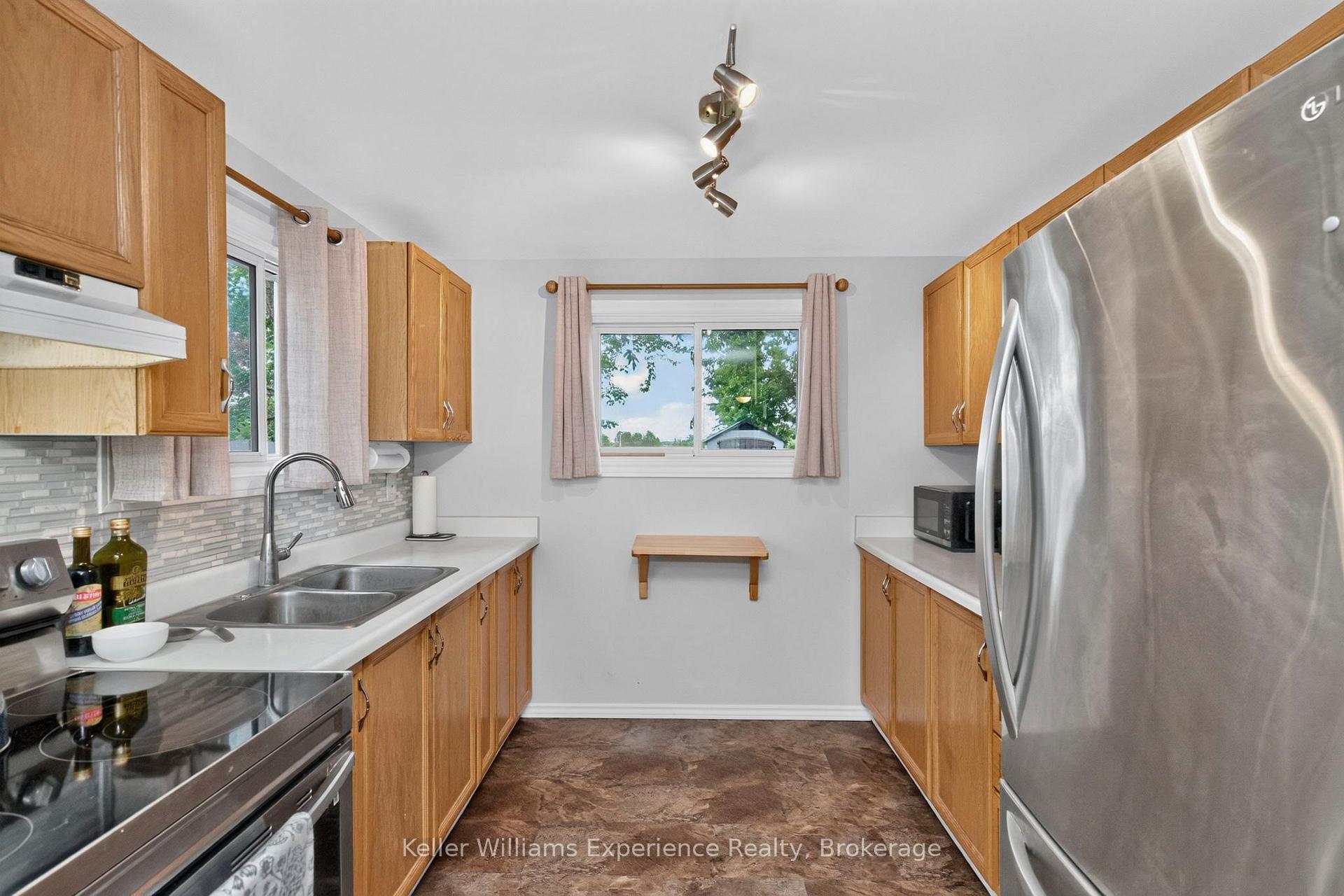 Photo 7 of 58 Maitland Drive, Barrie, Grove East — HOMEH