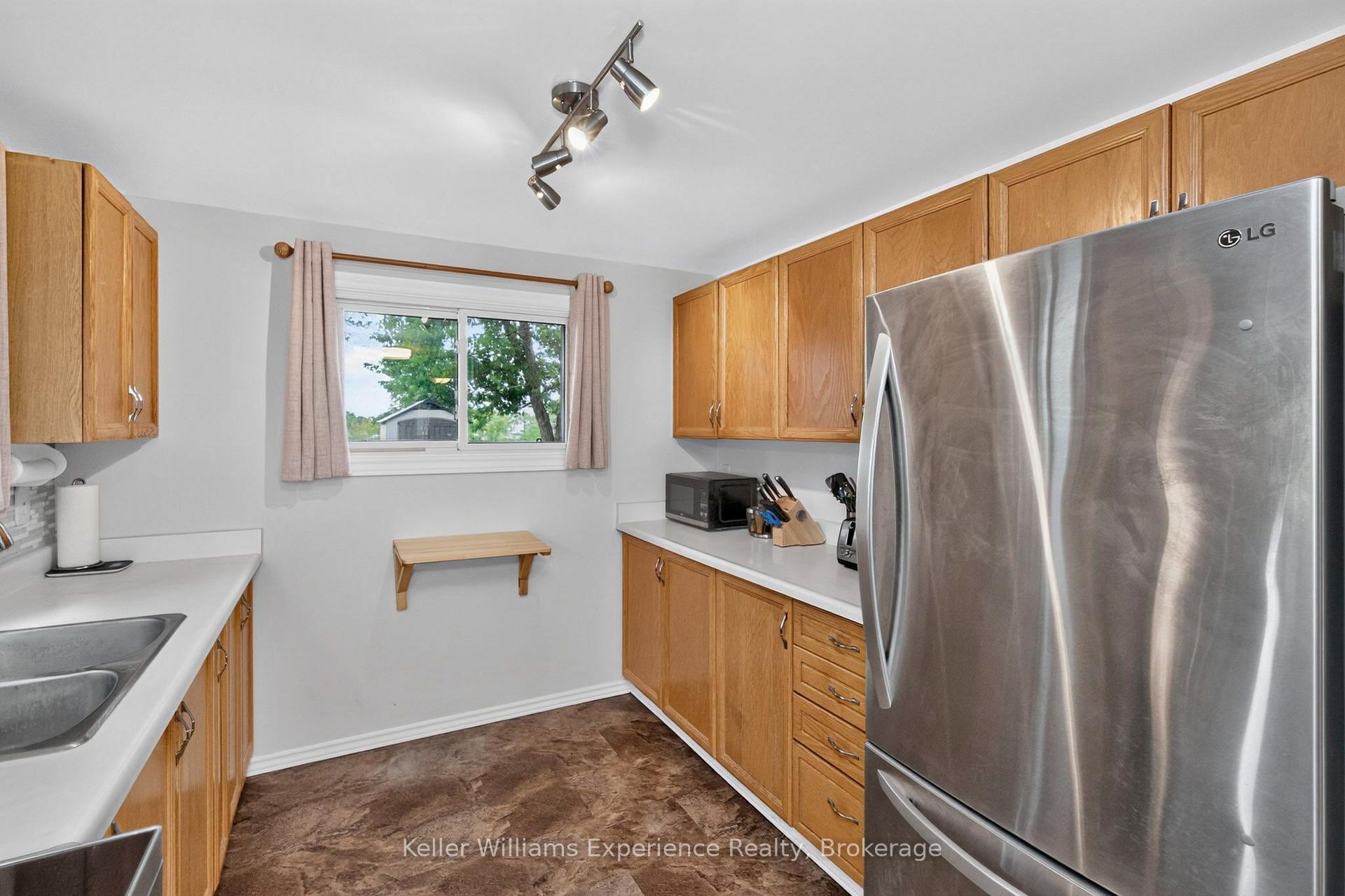 Photo 8 of 58 Maitland Drive, Barrie, Grove East — HOMEH