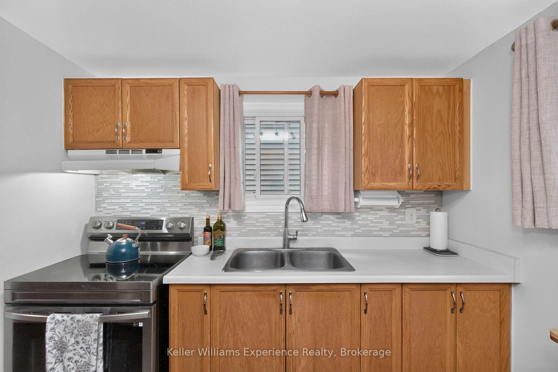 Photo 9 of 58 Maitland Drive, Barrie, Grove East — HOMEH
