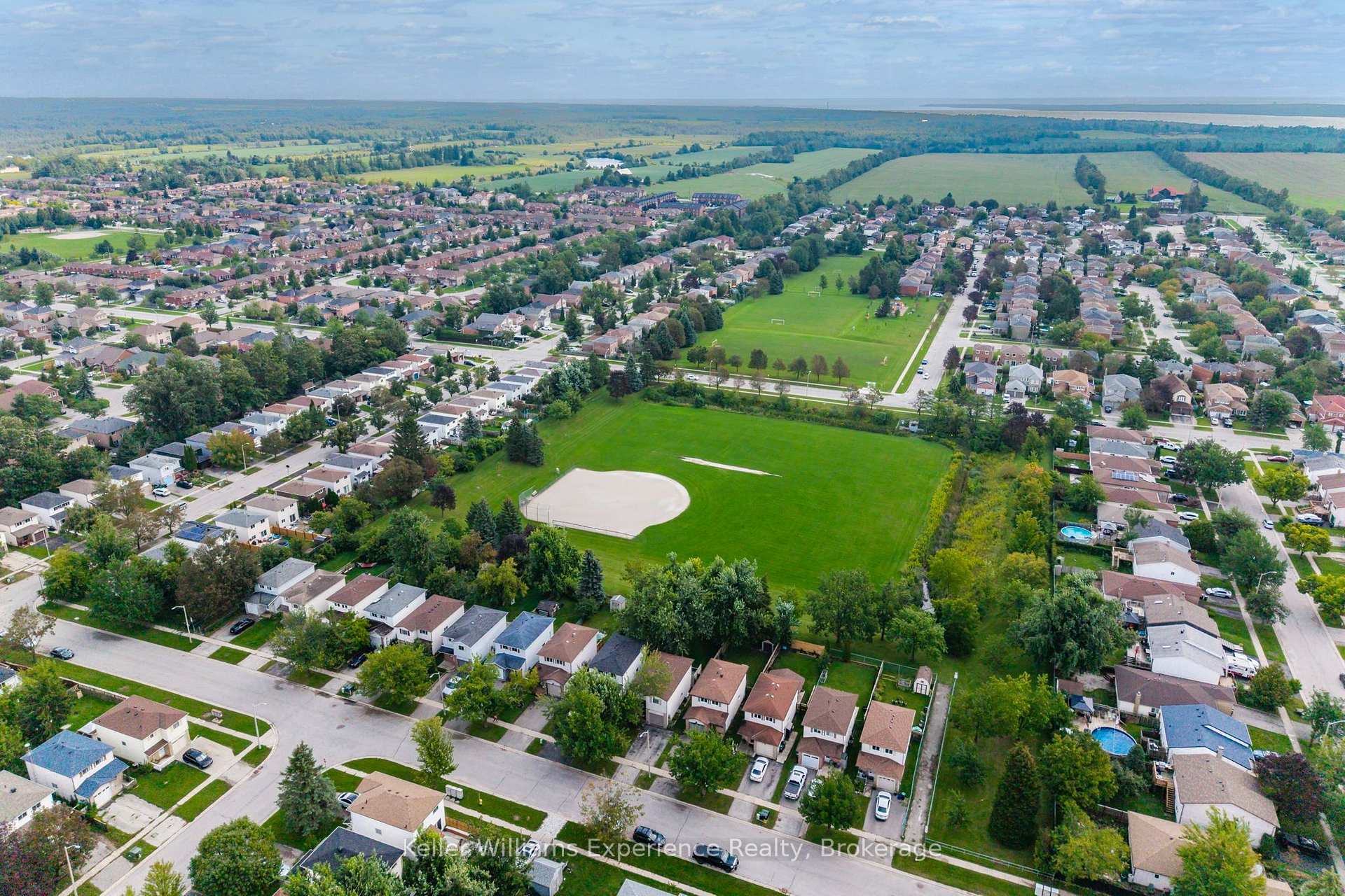 Photo 40 of 58 Maitland Drive, Barrie, Grove East — HOMEH
