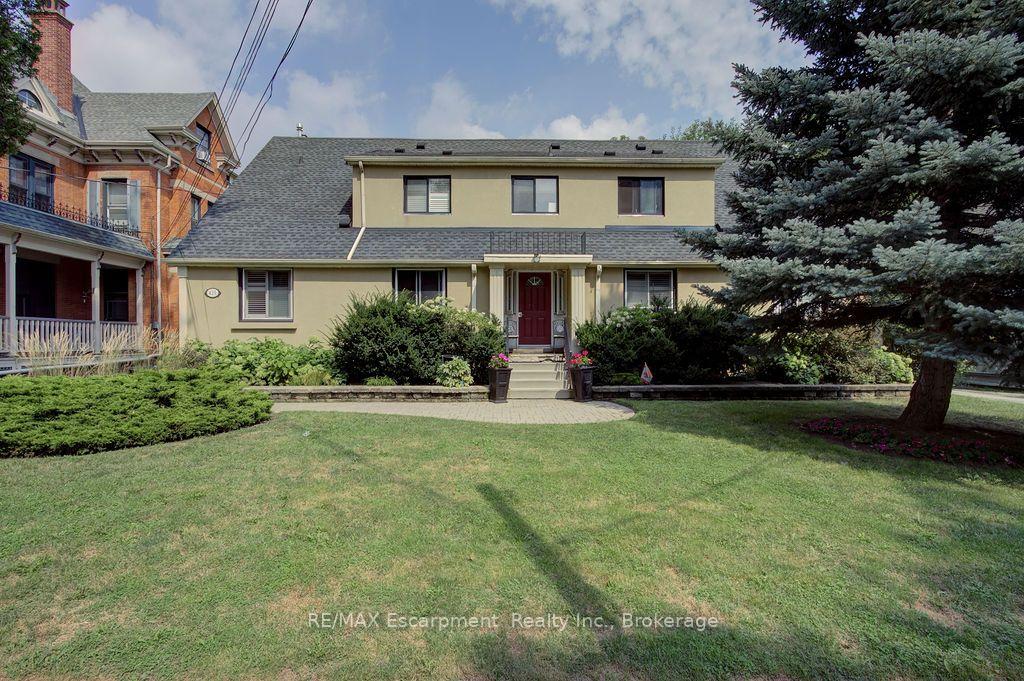 Photo of Unit 4, 425 Burlington Avenue