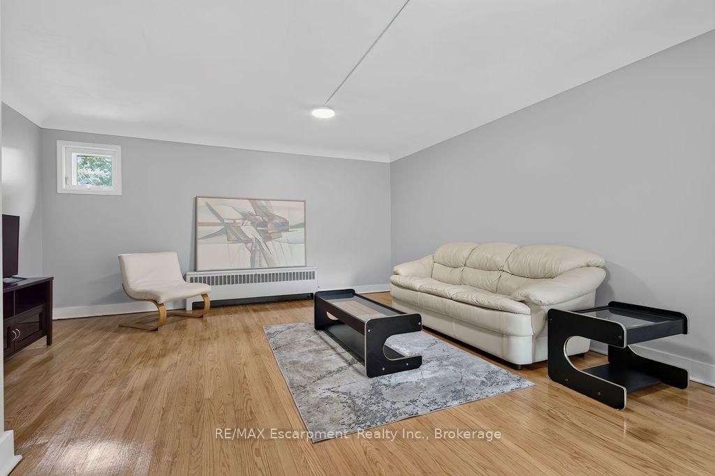 Photo 3 of Unit 4, 425 Burlington Avenue, Burlington, Brant — HOMEH