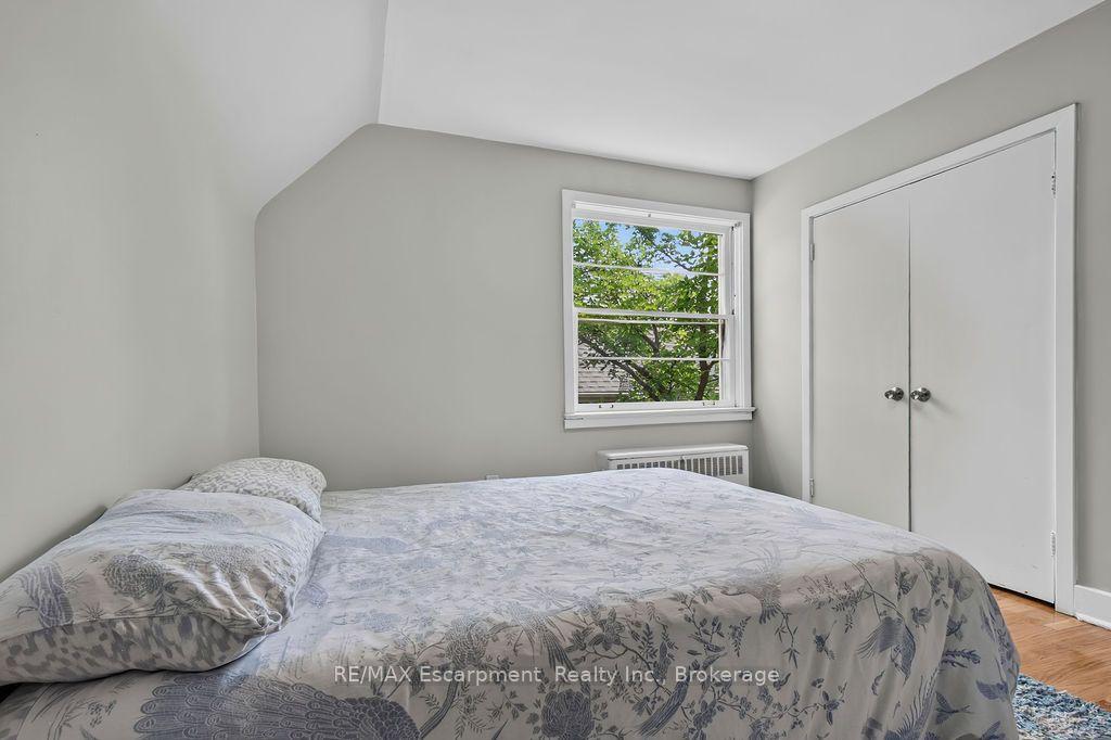 Photo 8 of Unit 4, 425 Burlington Avenue, Burlington, Brant — HOMEH