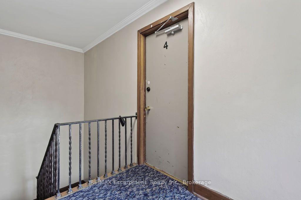 Photo 12 of Unit 4, 425 Burlington Avenue, Burlington, Brant — HOMEH