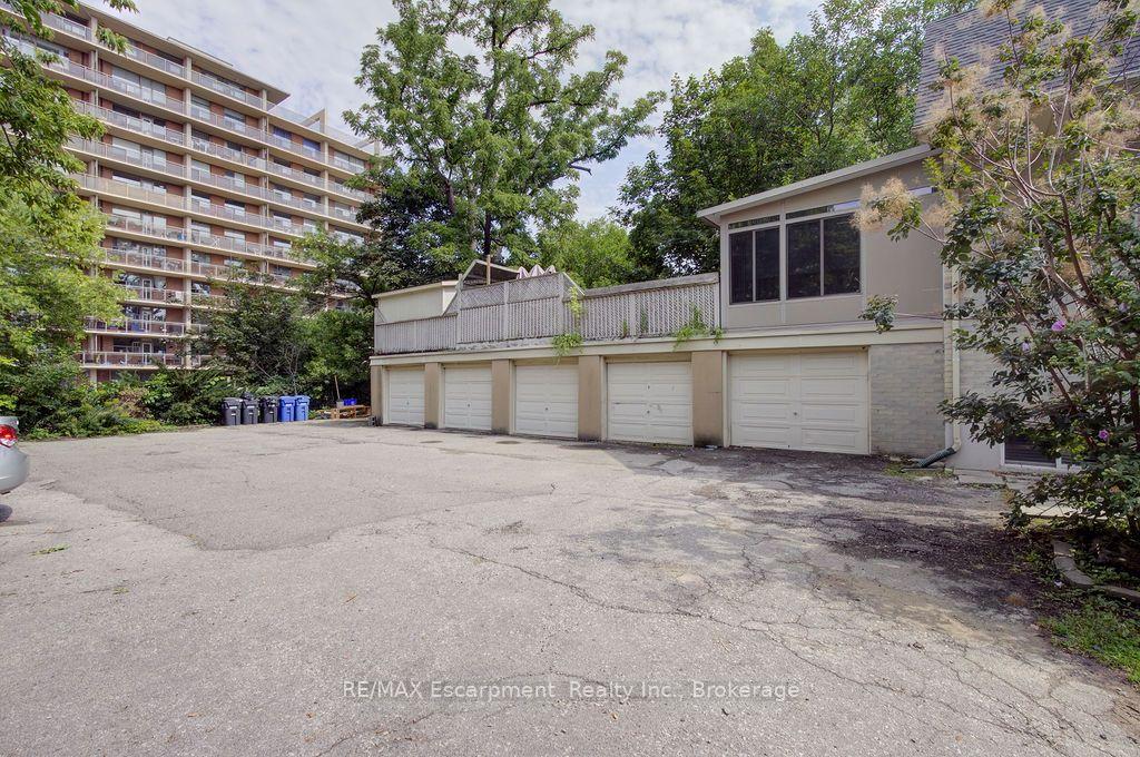 Photo 13 of Unit 4, 425 Burlington Avenue, Burlington, Brant — HOMEH