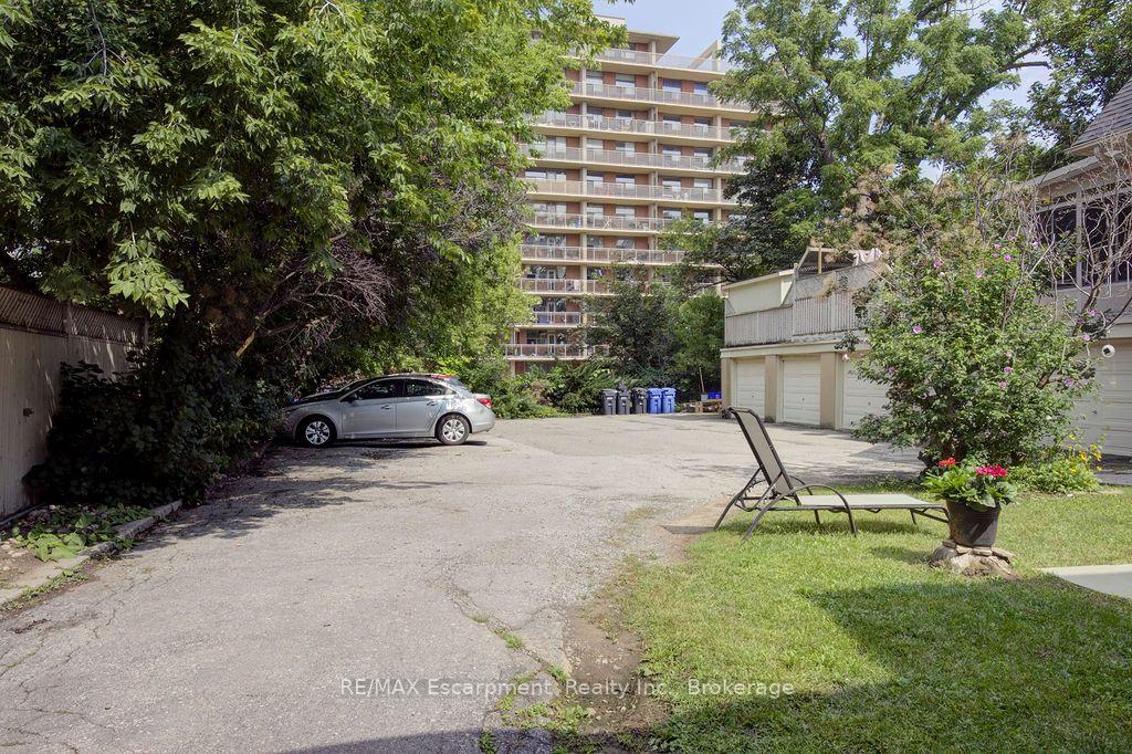 Photo 14 of Unit 4, 425 Burlington Avenue, Burlington, Brant — HOMEH
