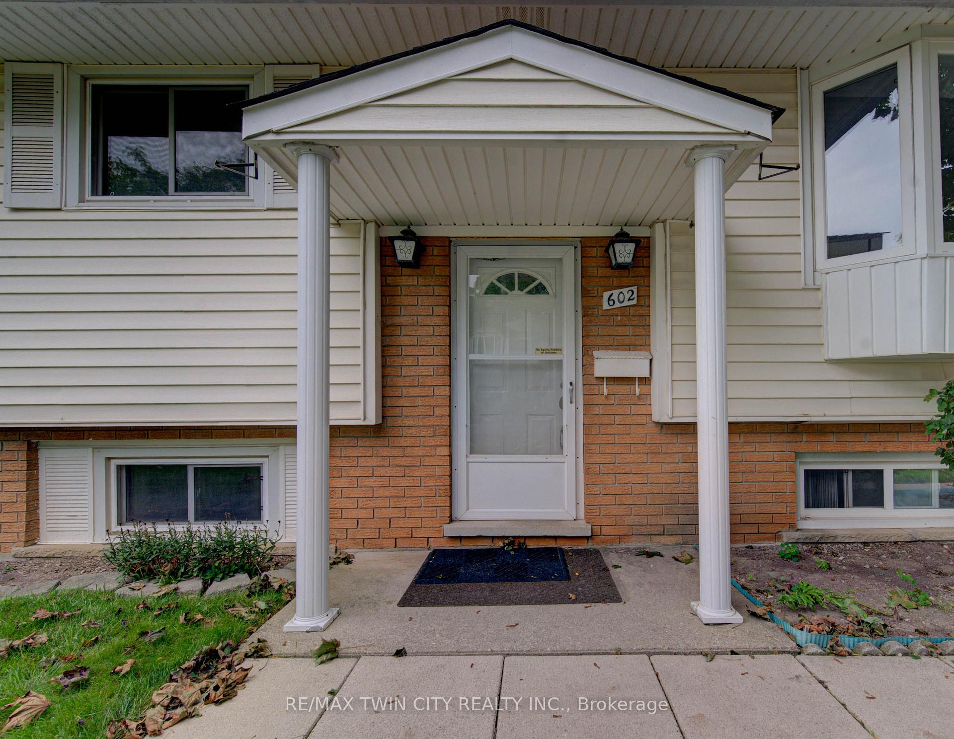 Photo 4 of 602 Highpoint Avenue, Waterloo, Lakeshore Village — HOMEH