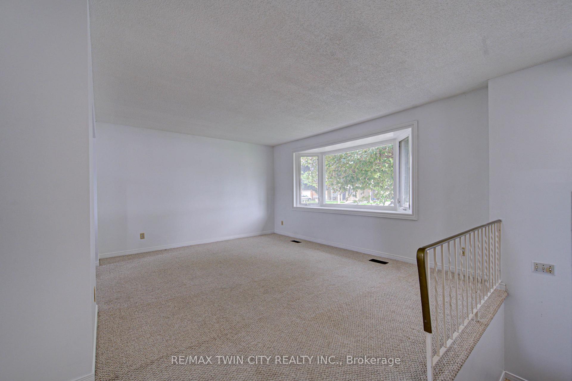 Photo 6 of 602 Highpoint Avenue, Waterloo, Lakeshore Village — HOMEH