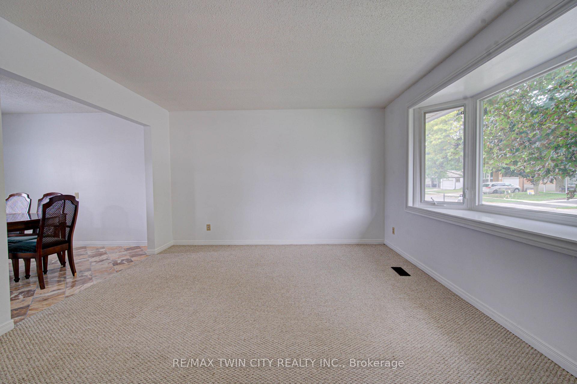 Photo 8 of 602 Highpoint Avenue, Waterloo, Lakeshore Village — HOMEH