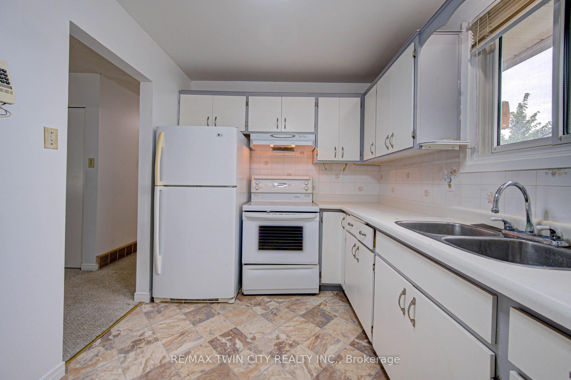 Photo 10 of 602 Highpoint Avenue, Waterloo, Lakeshore Village — HOMEH