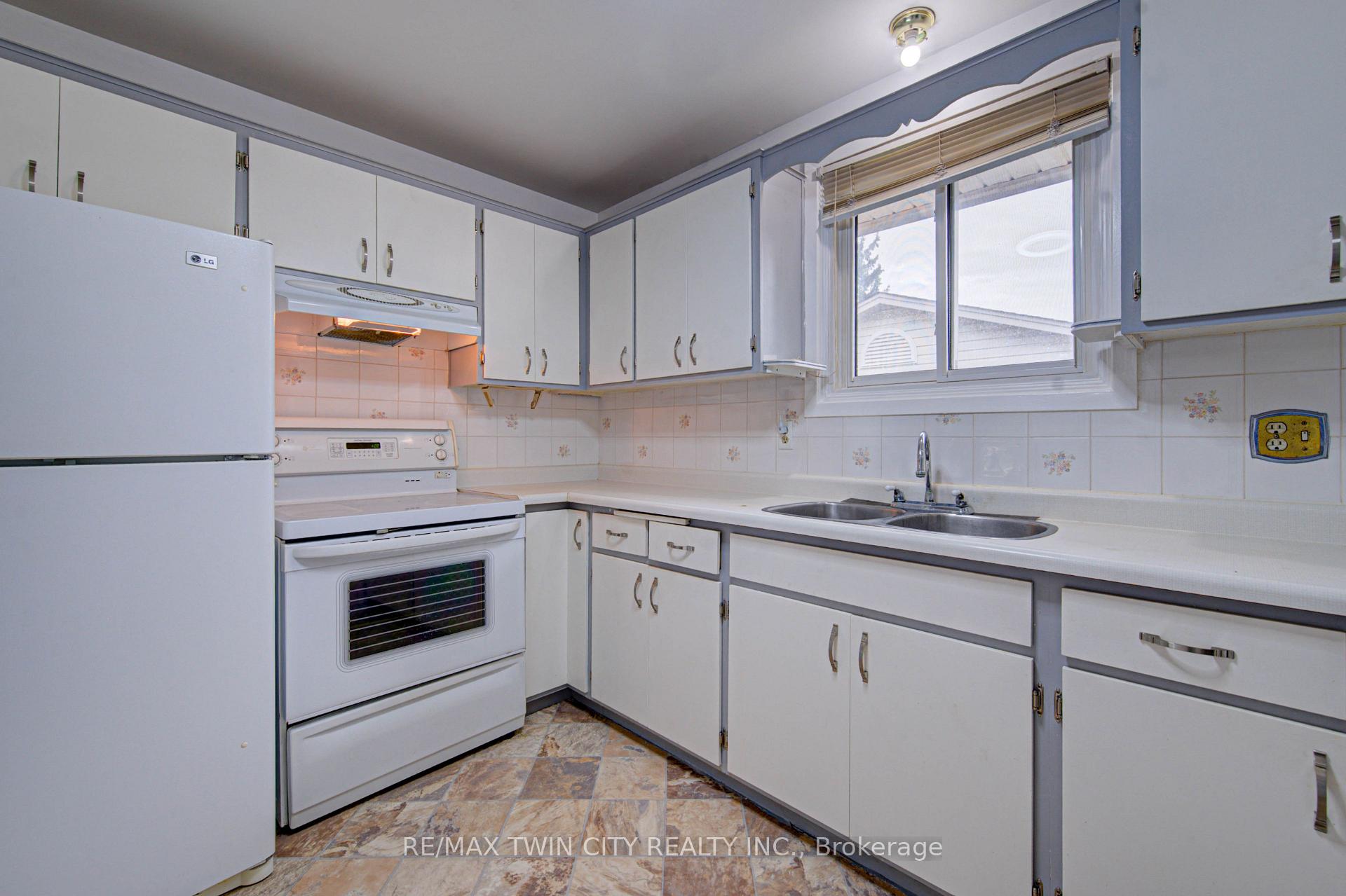 Photo 11 of 602 Highpoint Avenue, Waterloo, Lakeshore Village — HOMEH