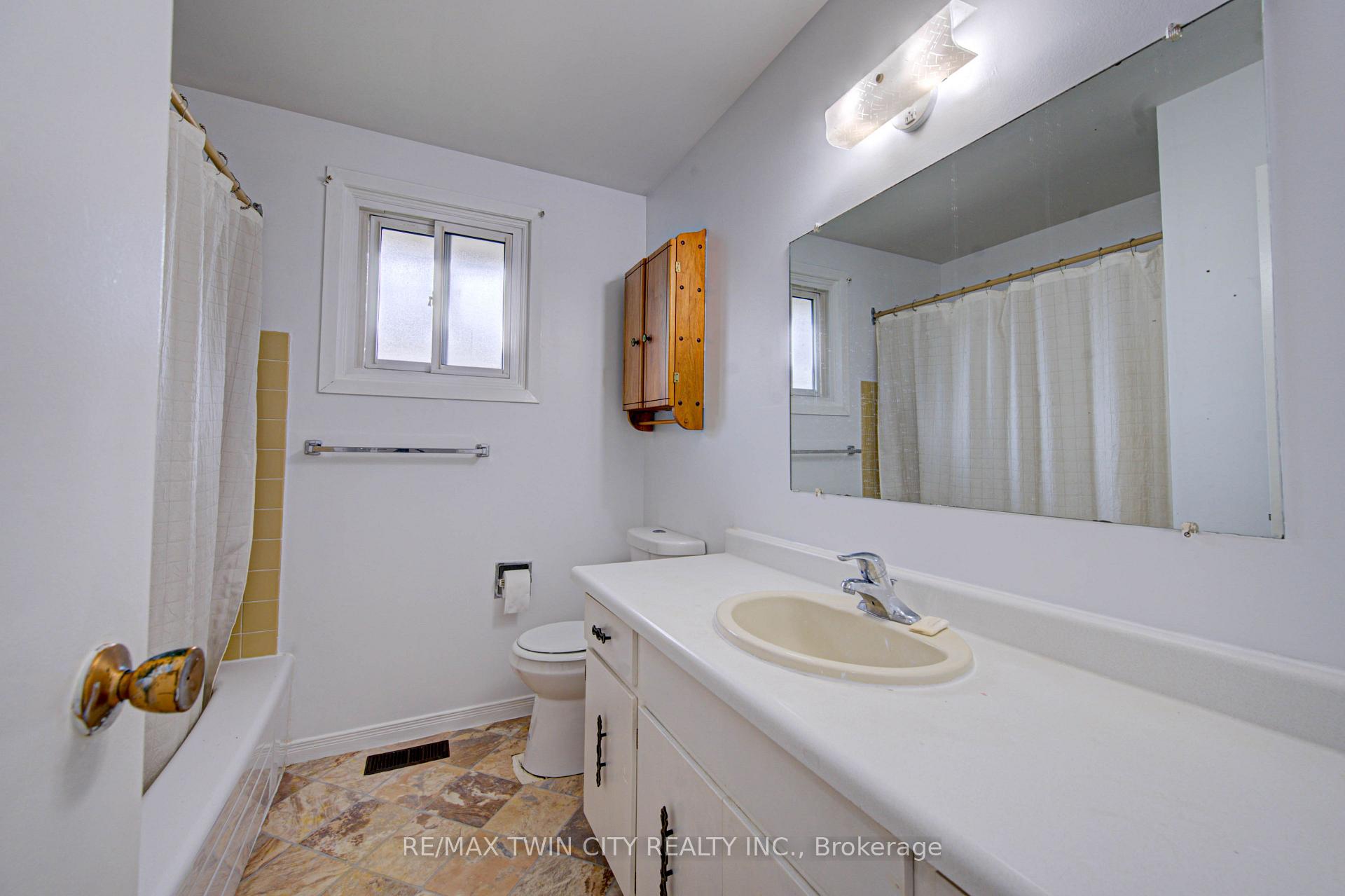 Photo 13 of 602 Highpoint Avenue, Waterloo, Lakeshore Village — HOMEH