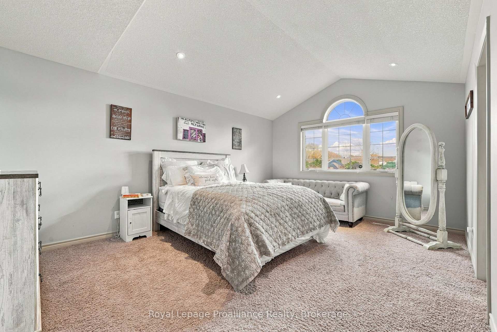 Photo 22 of 273 Avondale Road, Belleville, Belleville Ward — HOMEH