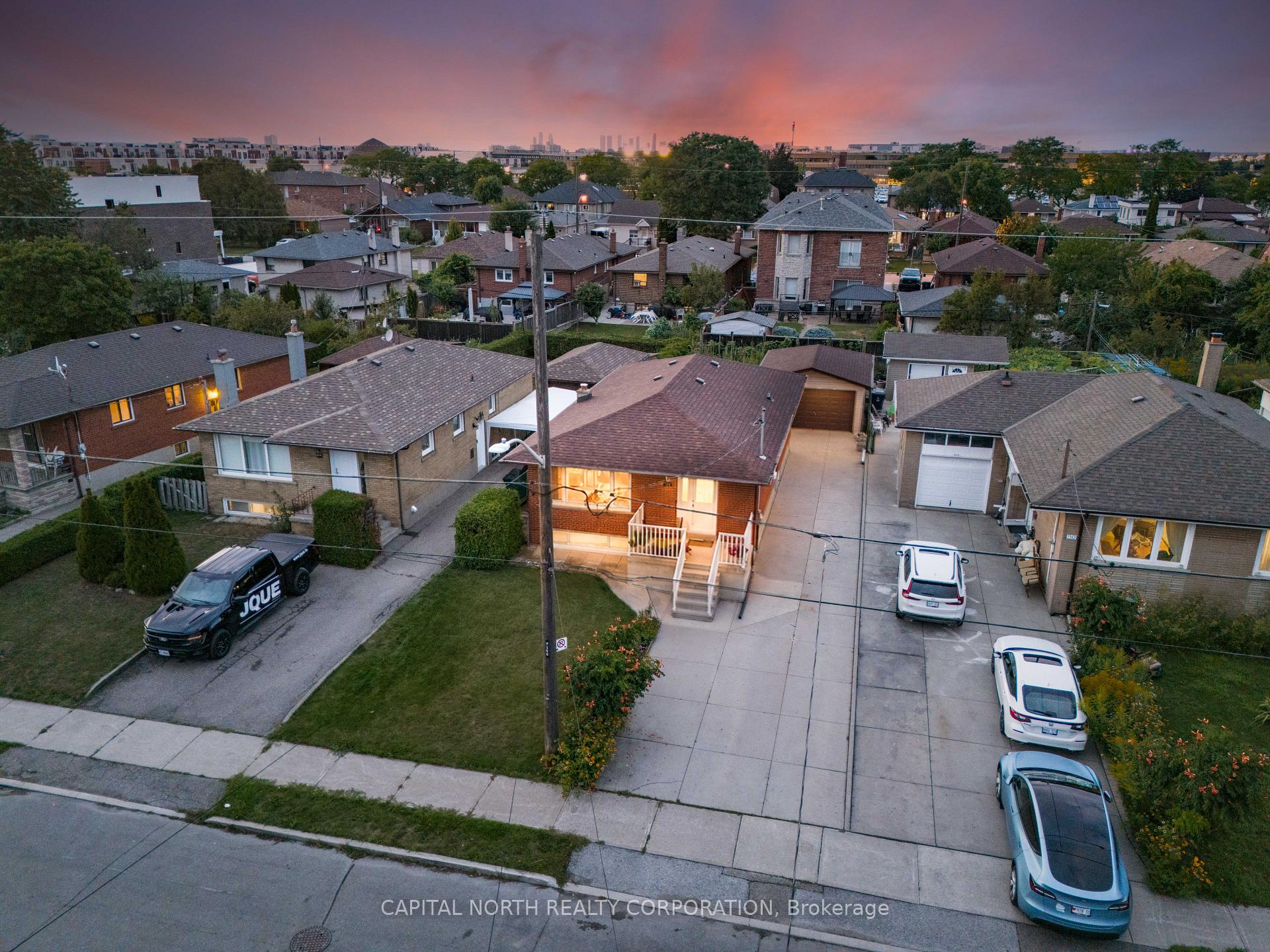 Photo 2 of 152 Katherine Road, North York, Downsview-Roding-CFB — HOMEH