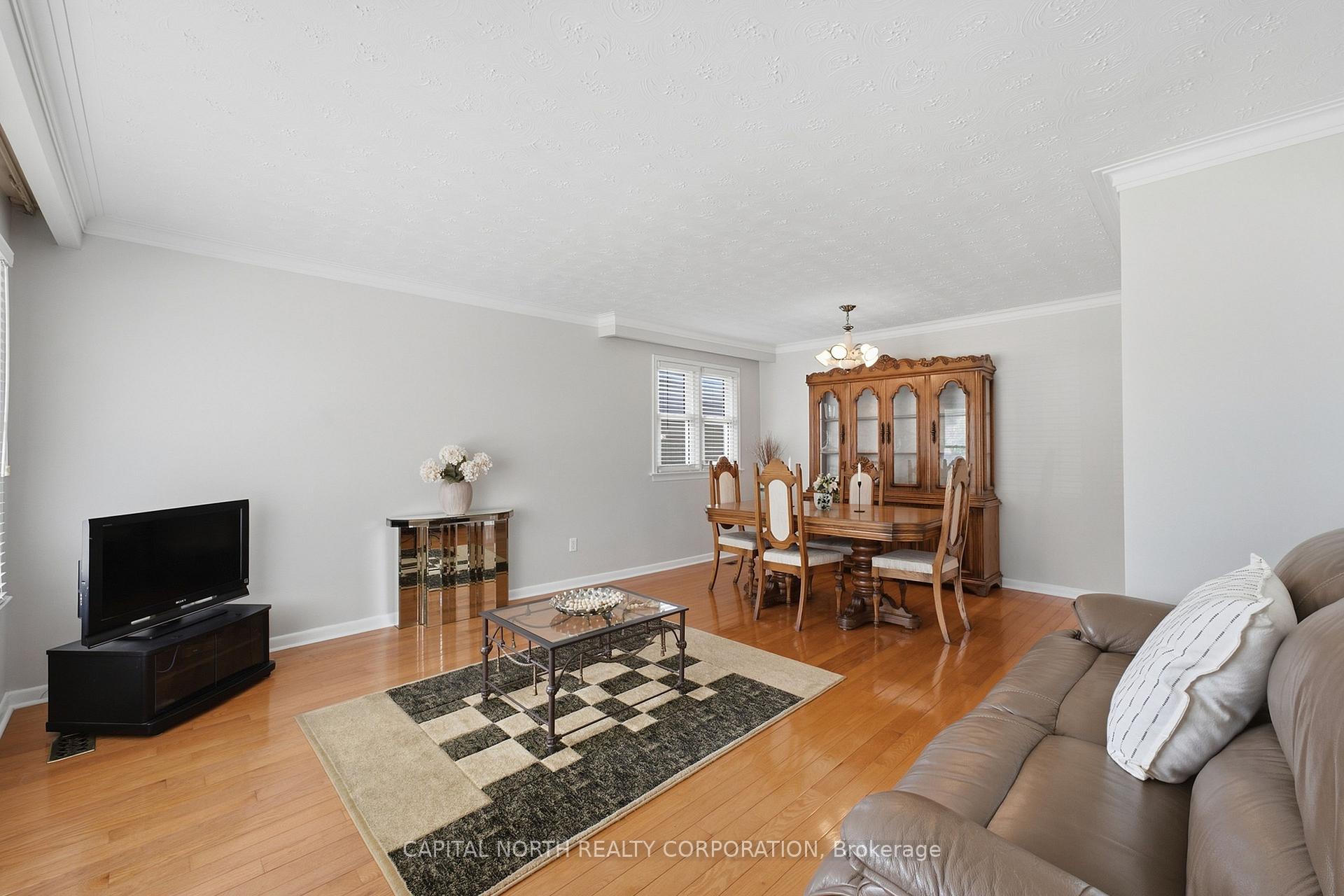 Photo 4 of 152 Katherine Road, North York, Downsview-Roding-CFB — HOMEH