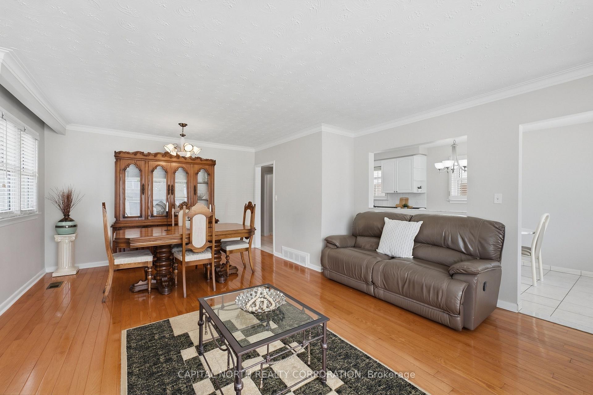 Photo 5 of 152 Katherine Road, North York, Downsview-Roding-CFB — HOMEH