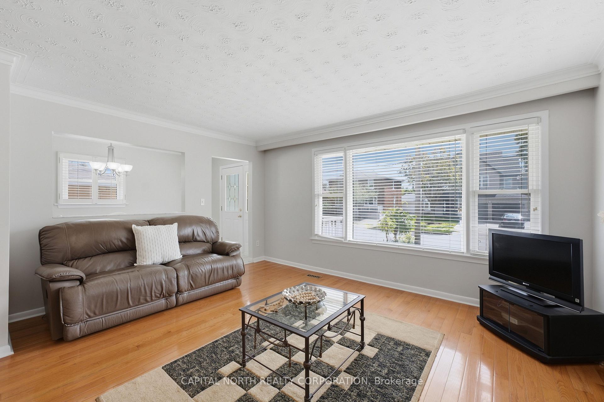 Photo 6 of 152 Katherine Road, North York, Downsview-Roding-CFB — HOMEH