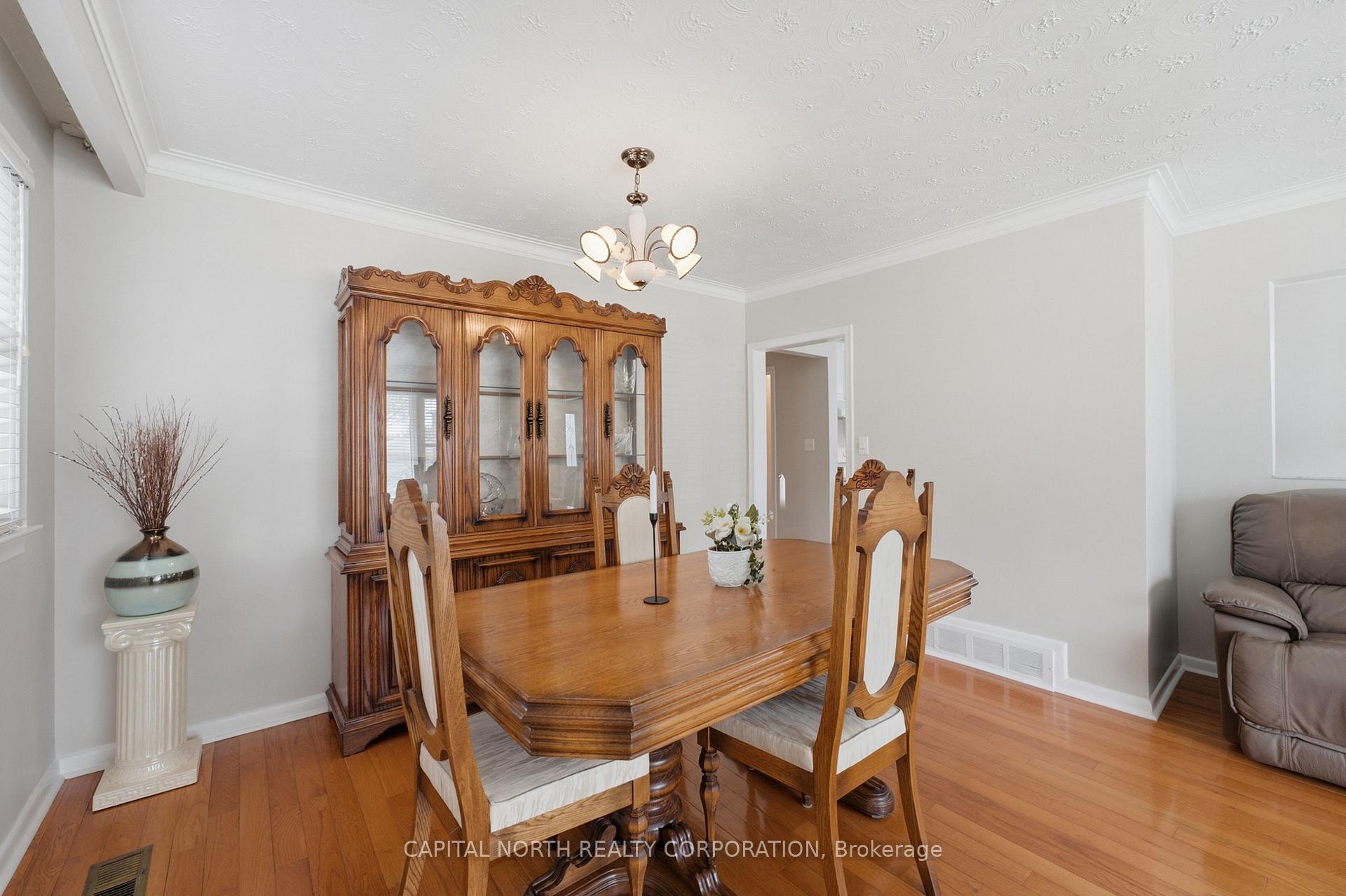 Photo 7 of 152 Katherine Road, North York, Downsview-Roding-CFB — HOMEH