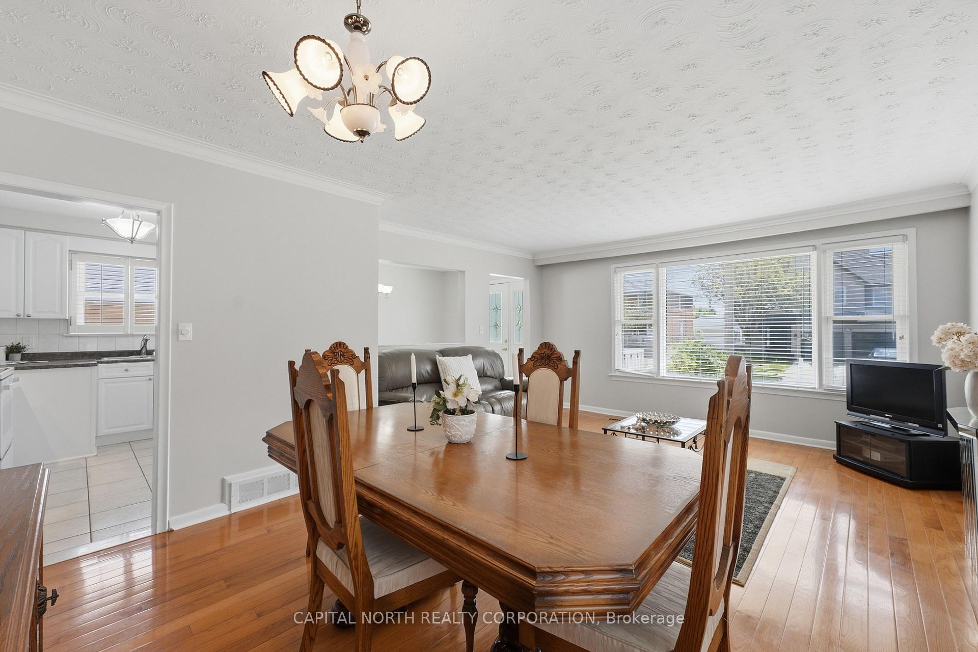 Photo 8 of 152 Katherine Road, North York, Downsview-Roding-CFB — HOMEH