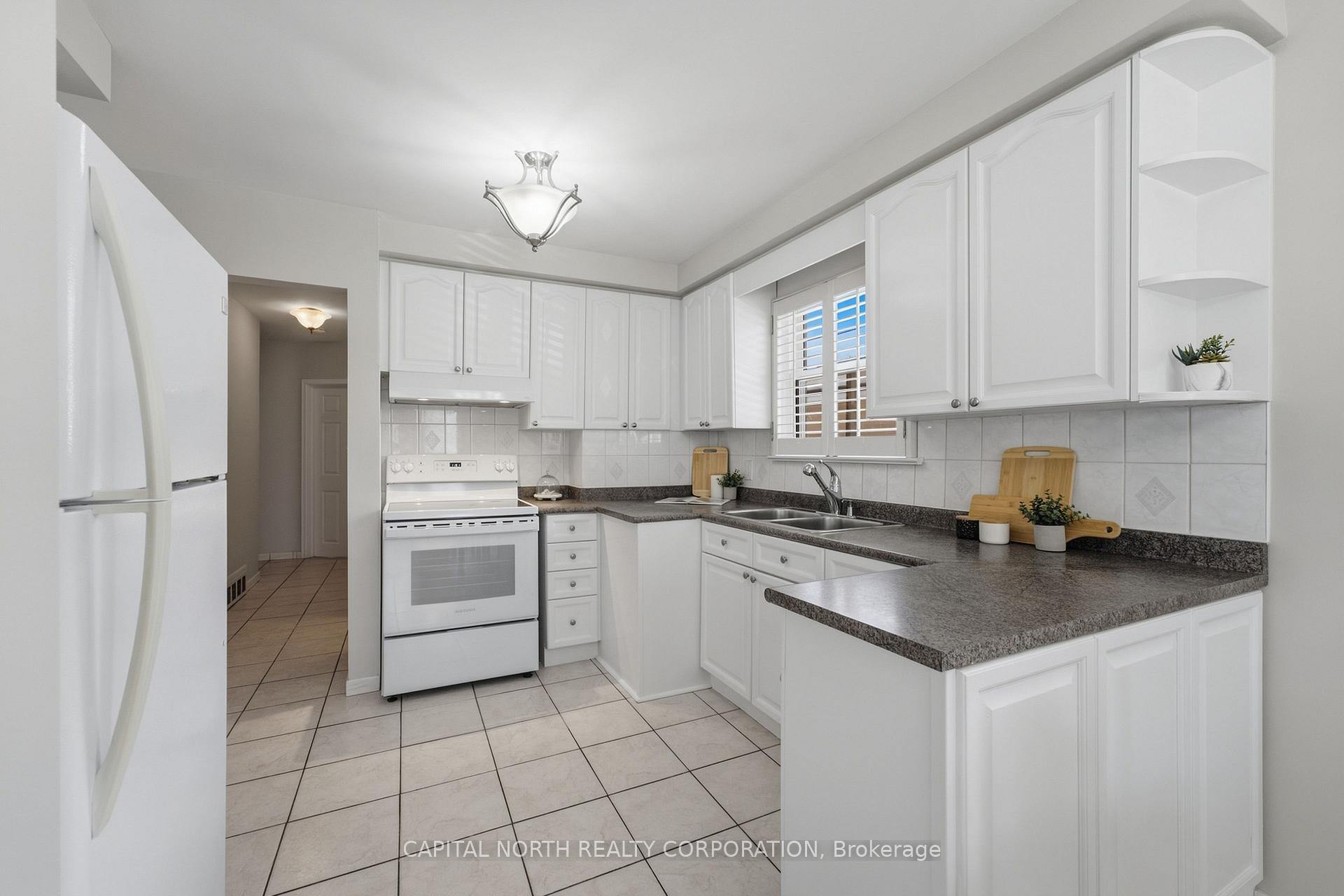 Photo 10 of 152 Katherine Road, North York, Downsview-Roding-CFB — HOMEH