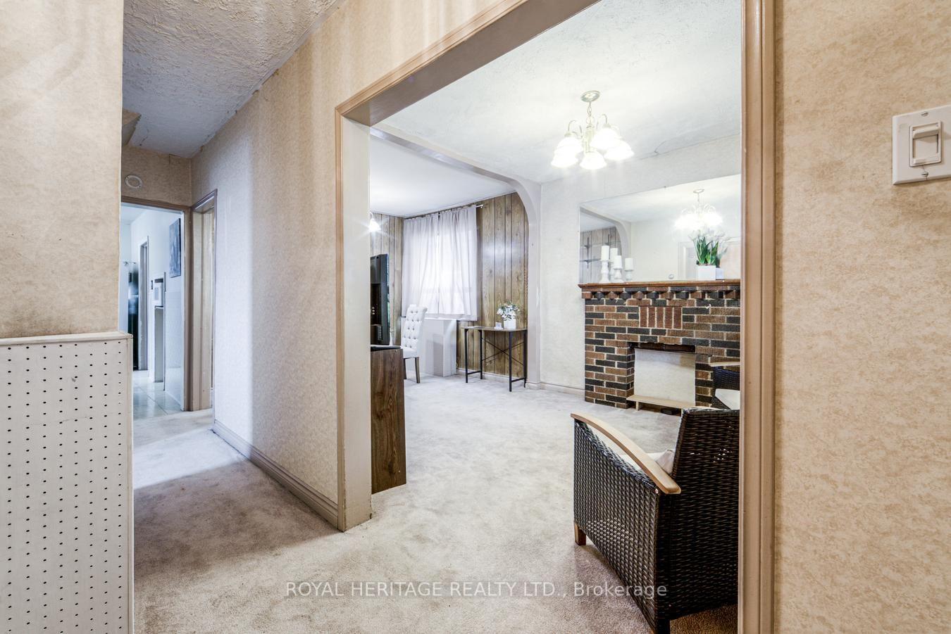 Photo 4 of 758 Jane Street, Toronto, Rockcliffe-Smythe — HOMEH
