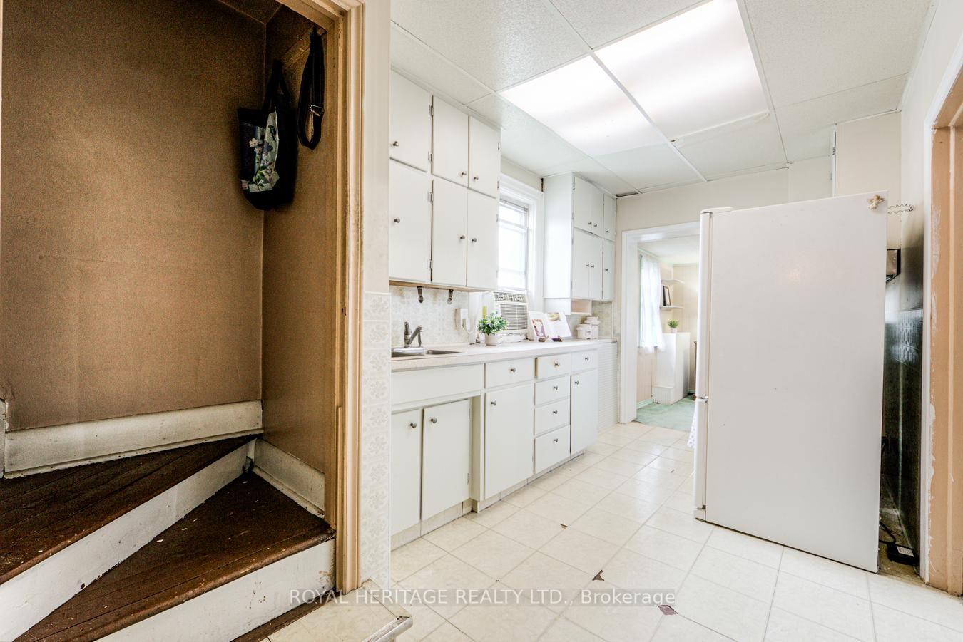 Photo 10 of 758 Jane Street, Toronto, Rockcliffe-Smythe — HOMEH