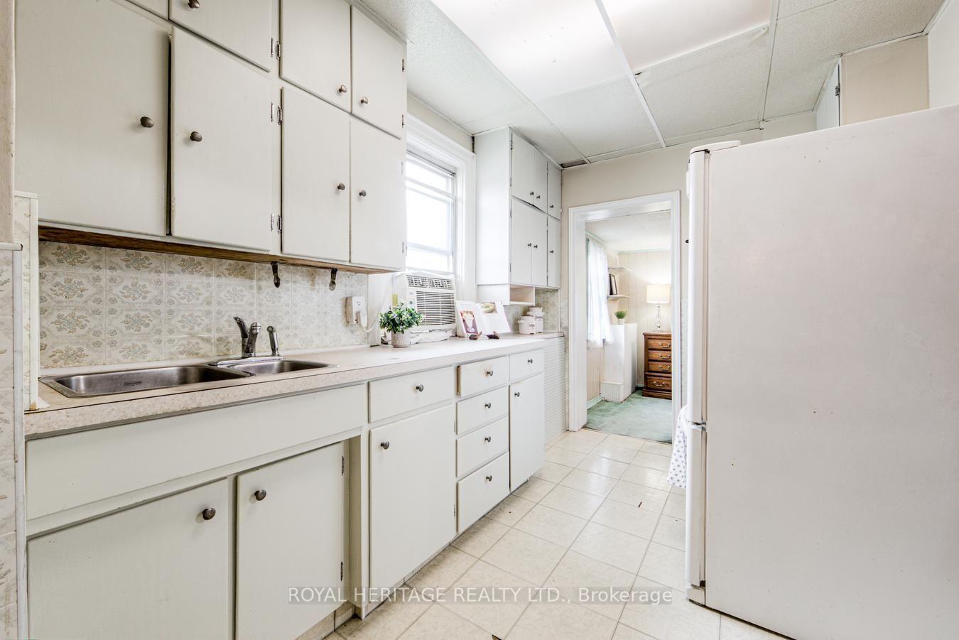 Photo 11 of 758 Jane Street, Toronto, Rockcliffe-Smythe — HOMEH